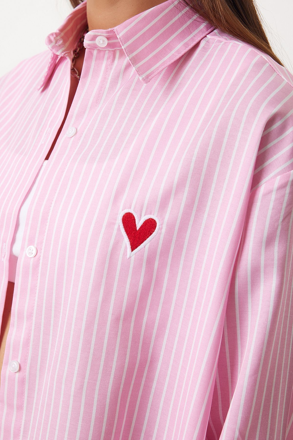 Kalp Nakışlı Çizgili Oversize Poplin gömlek Pembe Beyaz Ldx0001 Kalp Nakışlı Çizgili Oversize Poplin gömlek Pembe Beyaz Ldx0001