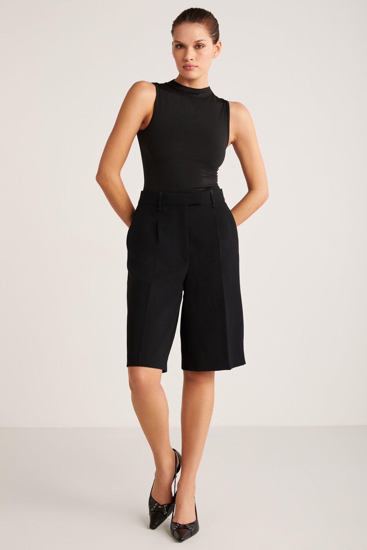 Monday Kadın Basic Kolsuz Bisiklet Yaka Crop Siyah Bluz Monday Kadın Basic Kolsuz Bisiklet Yaka Crop Siyah Bluz