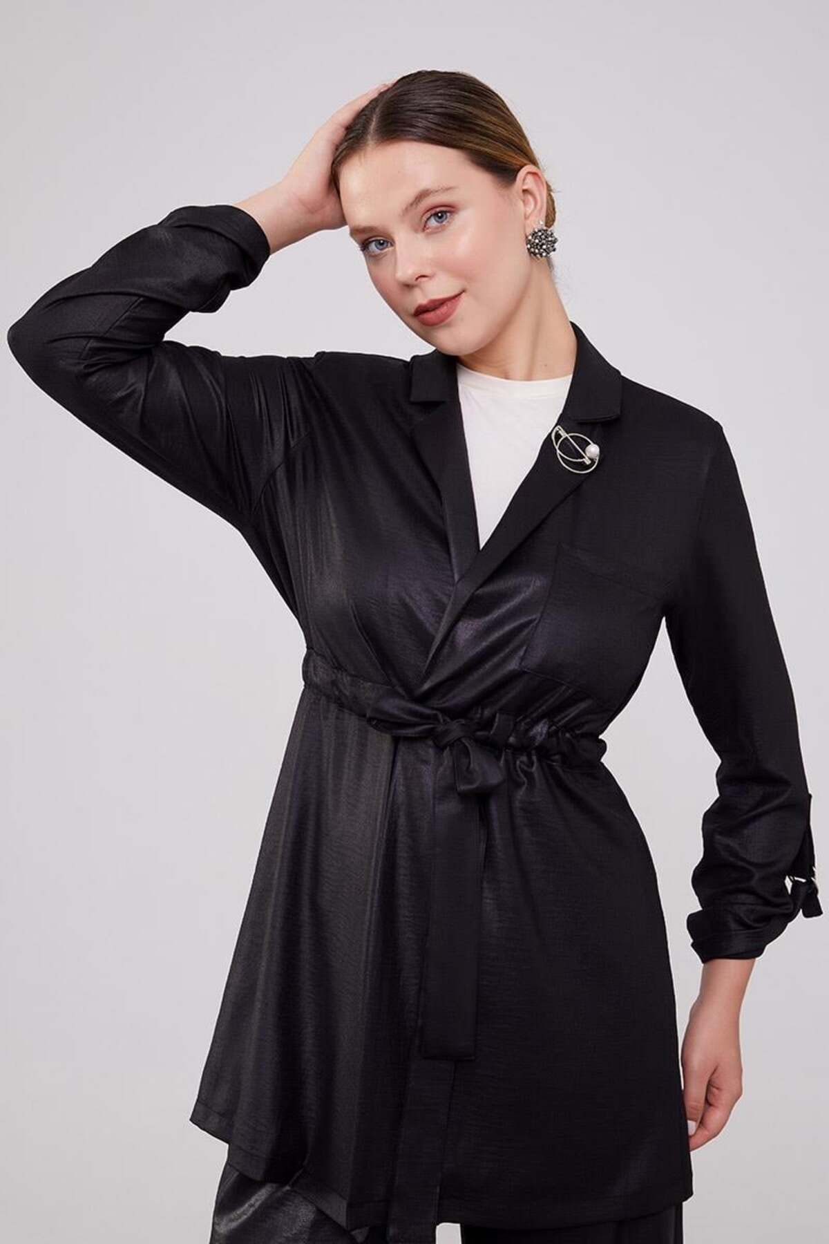 Siyah Beli Kuşak Kapamalı Pantolonlu Ceket Takım Siyah Beli Kuşak Kapamalı Pantolonlu Ceket Takım