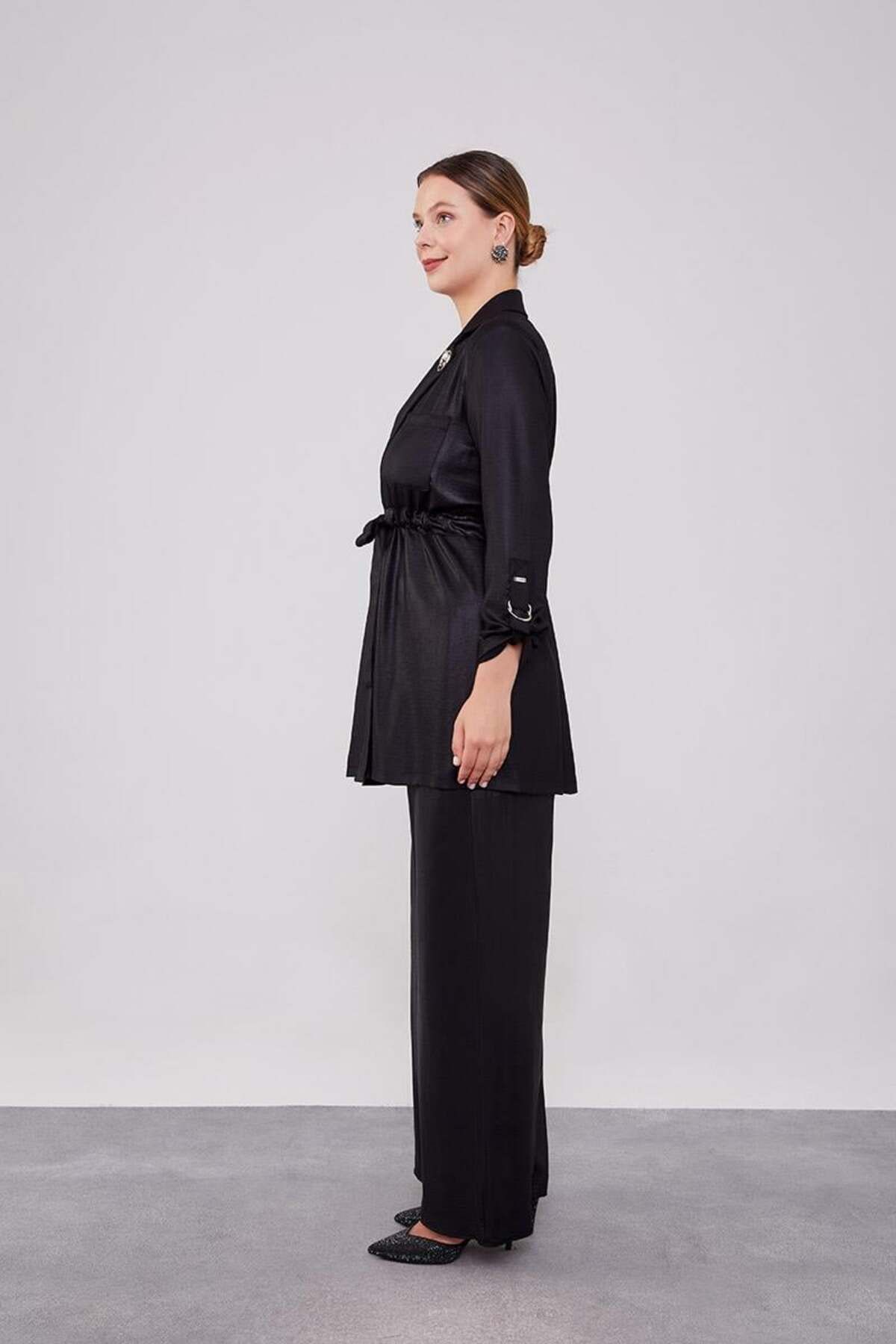 Siyah Beli Kuşak Kapamalı Pantolonlu Ceket Takım Siyah Beli Kuşak Kapamalı Pantolonlu Ceket Takım
