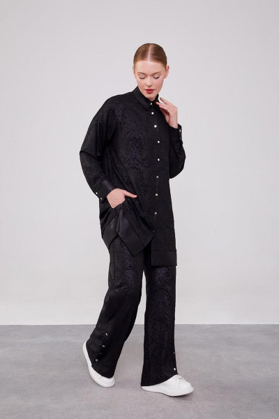 Siyah Kendinden Desenli Jakarlı Tunik Takım Siyah Kendinden Desenli Jakarlı Tunik Takım