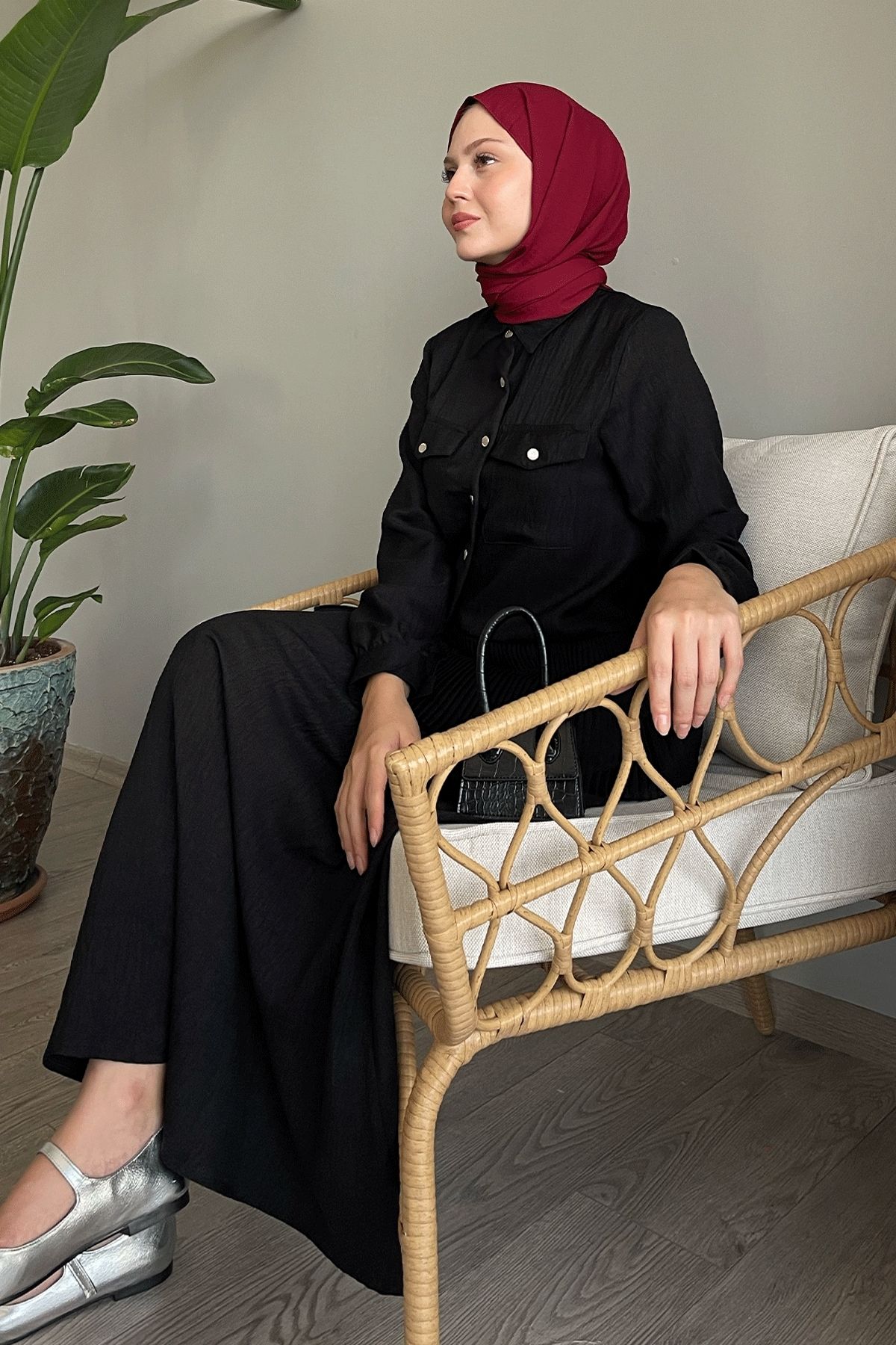 Piliseli Etekli Siyah Keten Takım Piliseli Etekli Siyah Keten Takım