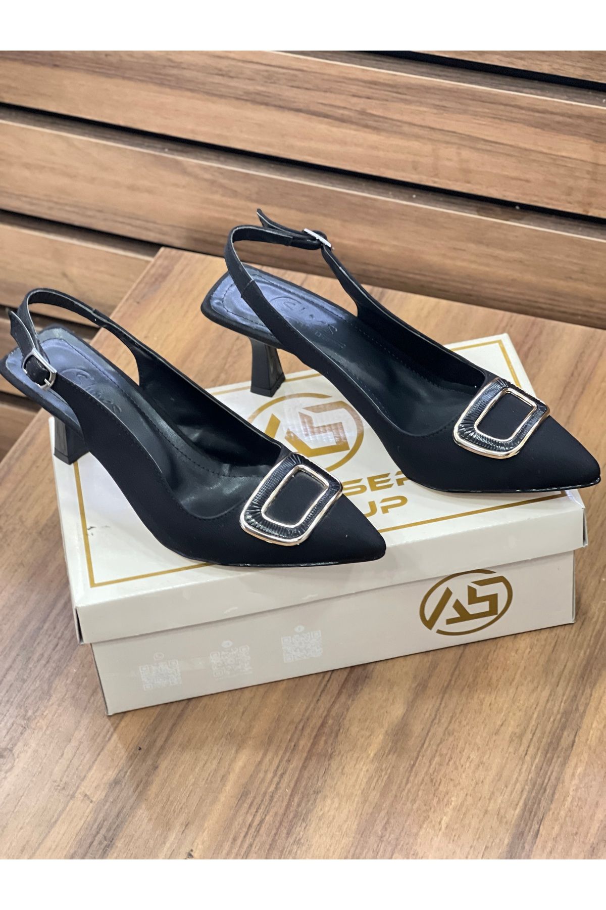 Kadın Sivri Burun Fiyonk Detaylı Arkası Açık Abiye Klasik Topuklu Stiletto Ayakkabı Kadın Sivri Burun Fiyonk Detaylı Arkası Açık Abiye Klasik Topuklu Stiletto Ayakkabı