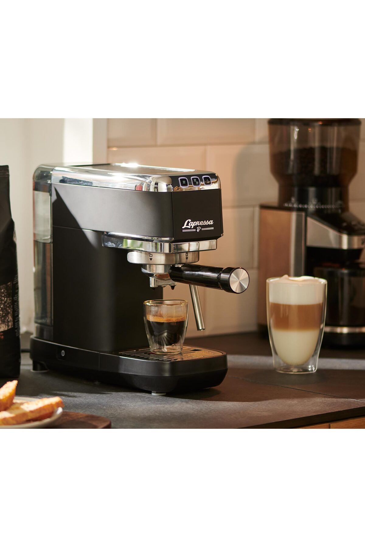 “Lapressa” Manuel Espresso Makinesi, Siyah “Lapressa” Manuel Espresso Makinesi, Siyah