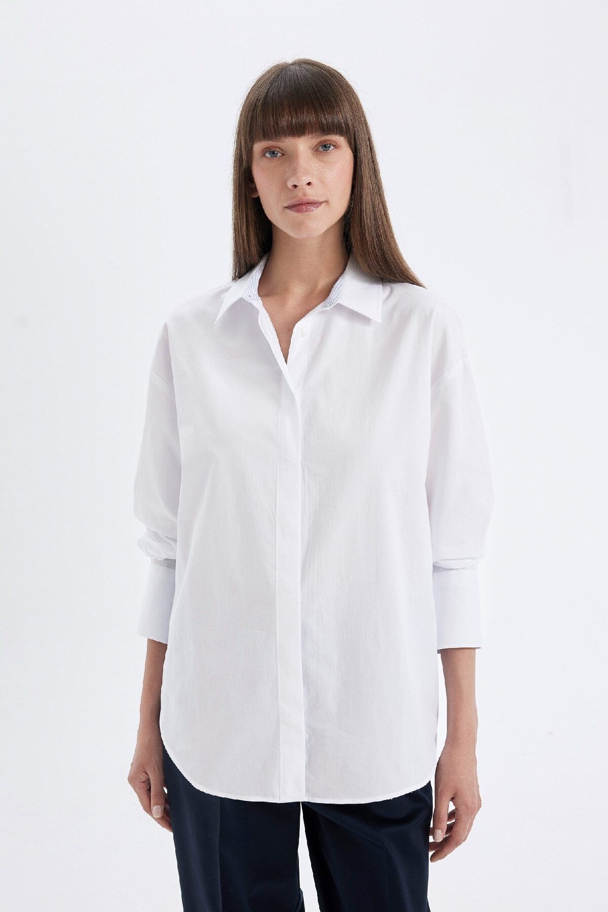 Oversize Geniş Kalıp Basic Düz Poplin Uzun Kollu Gömlek D3152ax24au Oversize Geniş Kalıp Basic Düz Poplin Uzun Kollu Gömlek D3152ax24au