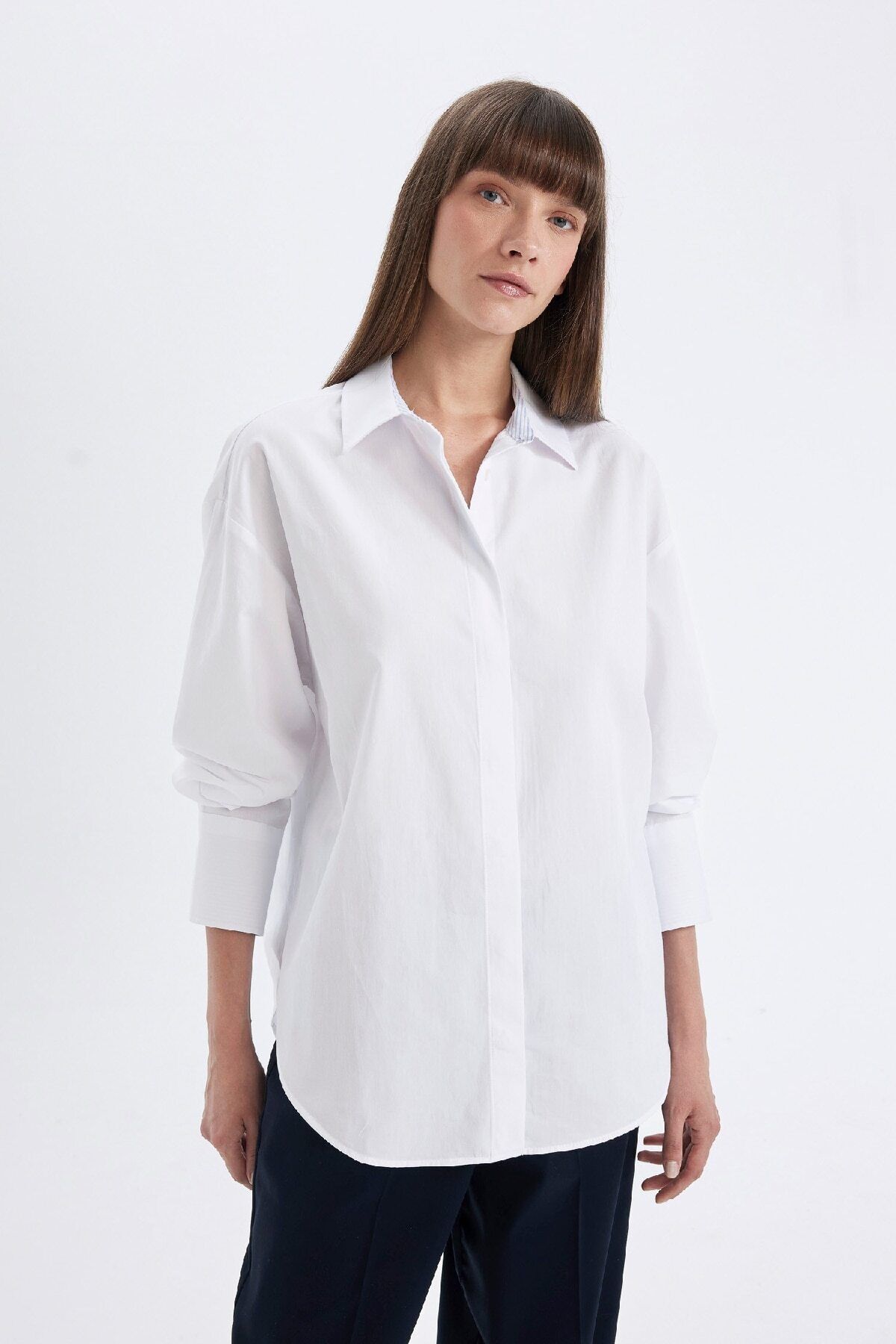 Oversize Geniş Kalıp Basic Düz Poplin Uzun Kollu Gömlek D3152ax24au Oversize Geniş Kalıp Basic Düz Poplin Uzun Kollu Gömlek D3152ax24au