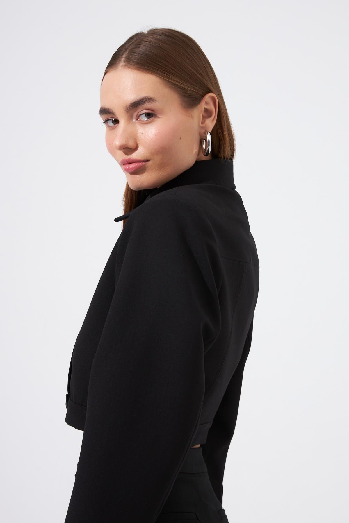 Love Serisi Straz Taşlı Blazer Ceket Siyah Love Serisi Straz Taşlı Blazer Ceket Siyah