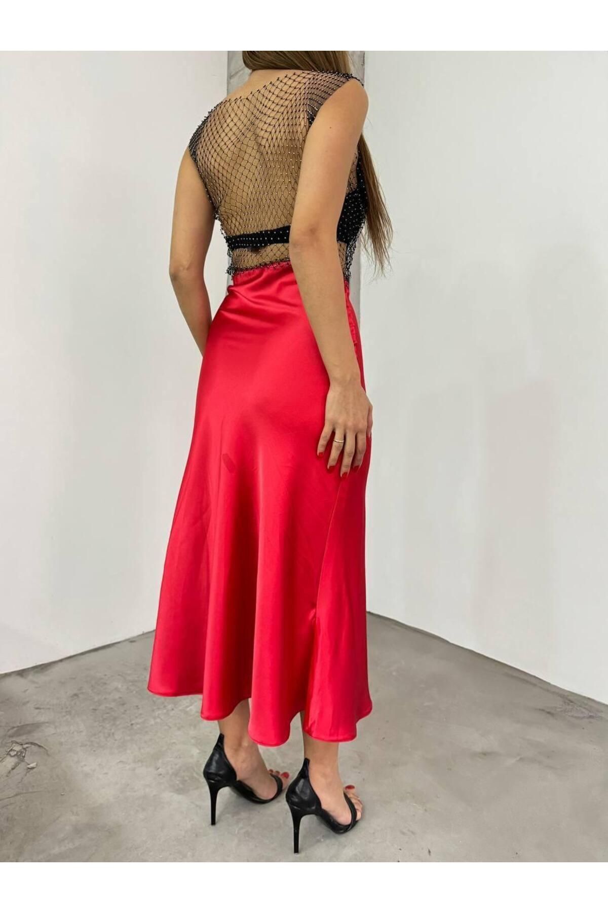 Kadın Saten Yüzeyli Beli Lastikli Midi Boy Etek Kadın Saten Yüzeyli Beli Lastikli Midi Boy Etek