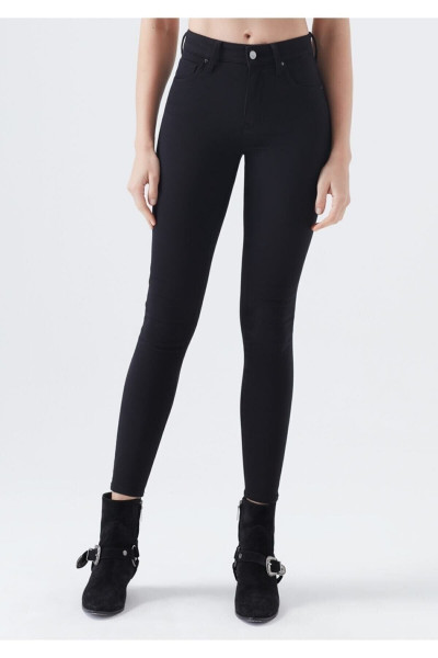 Nila Kadın Siyah Dar Paça Jeans Kot Solmaz Toparlayıcı Pantolon Nila Kadın Siyah Dar Paça Jeans Kot Solmaz Toparlayıcı Pantolon