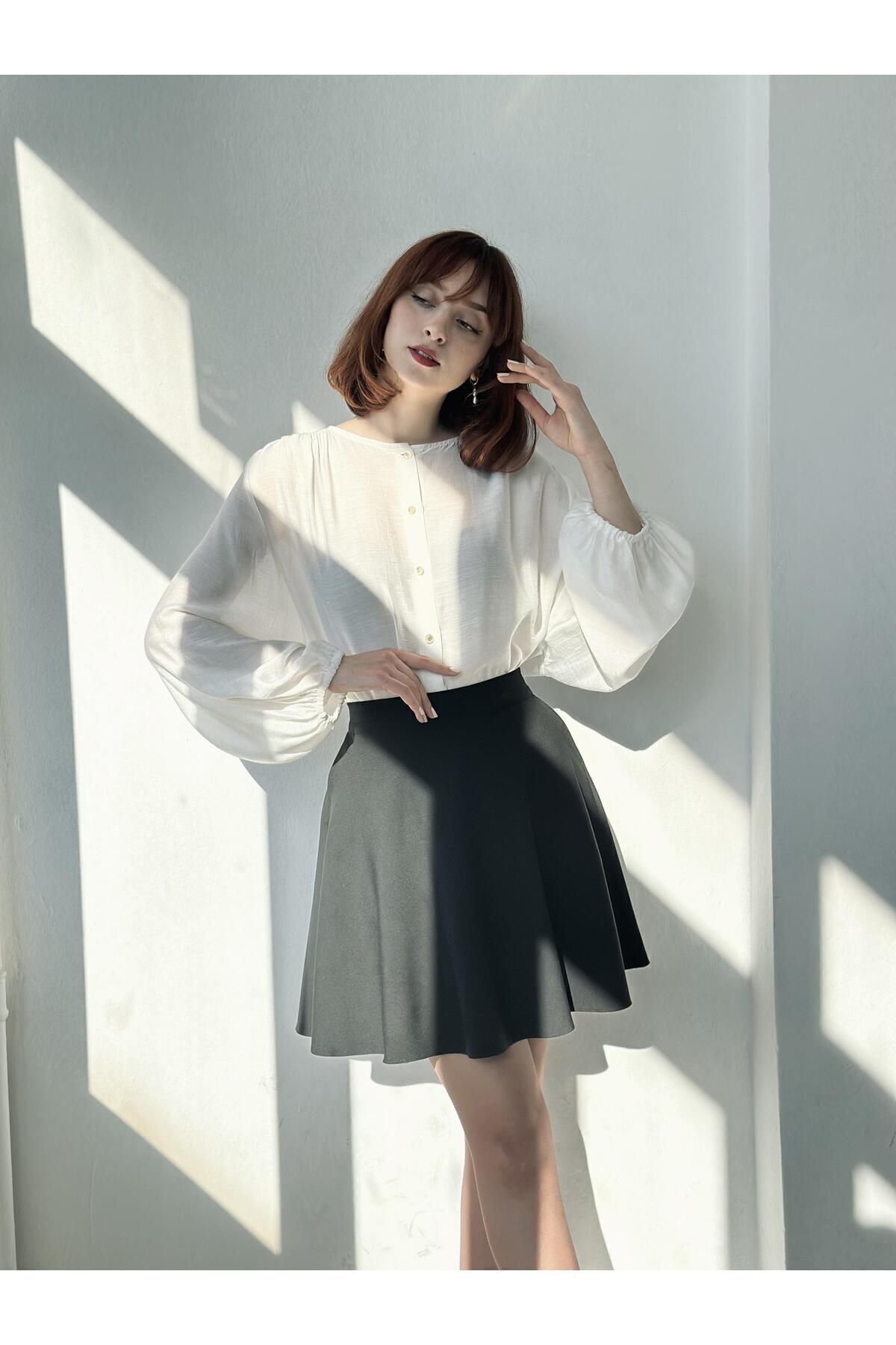 Valerie Kısa Mini Kloş Etek Kadın Siyah Valerie Kısa Mini Kloş Etek Kadın Siyah
