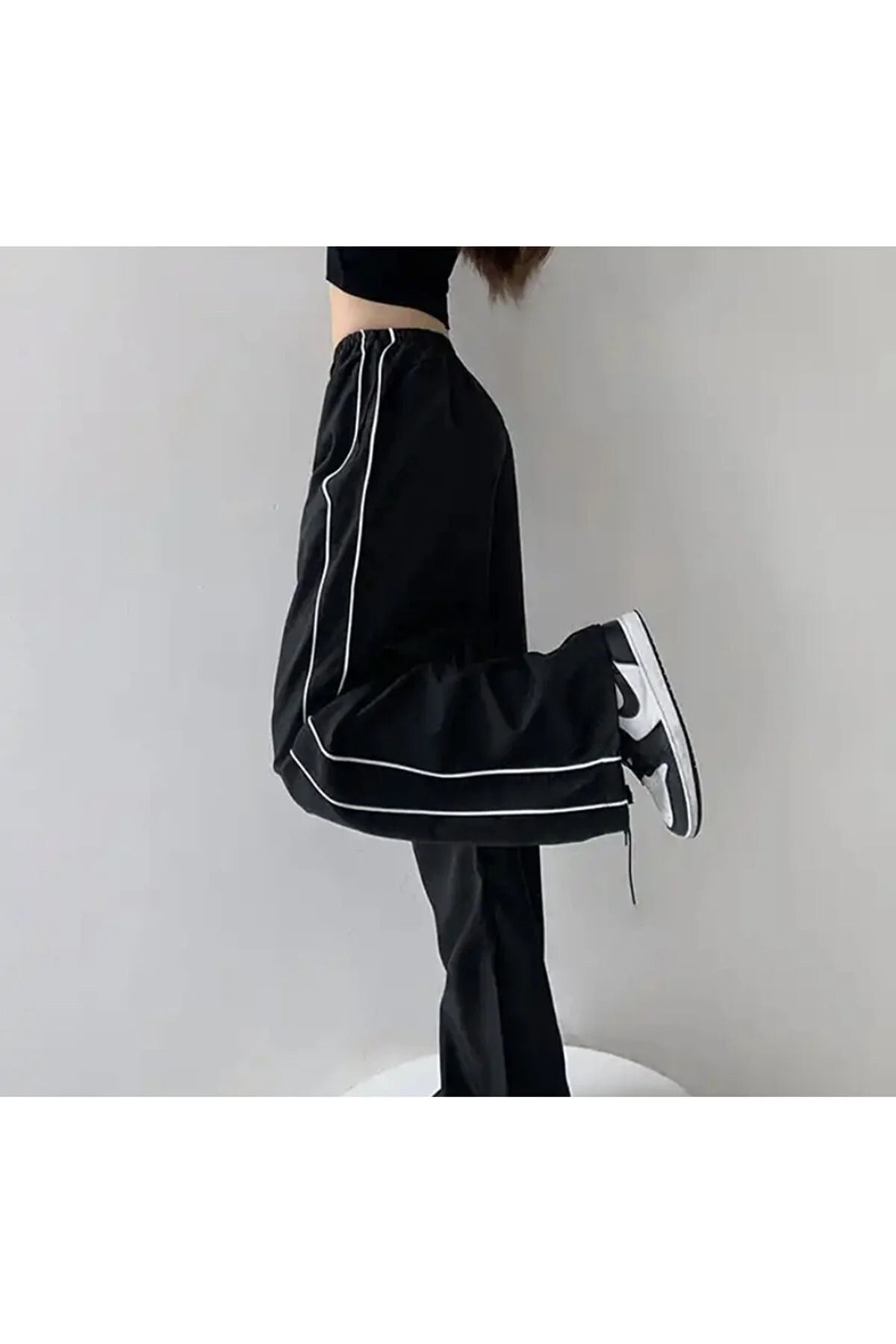 Siyah Beli Lastikli Şeritli Paraşüt Baggy Pantolon