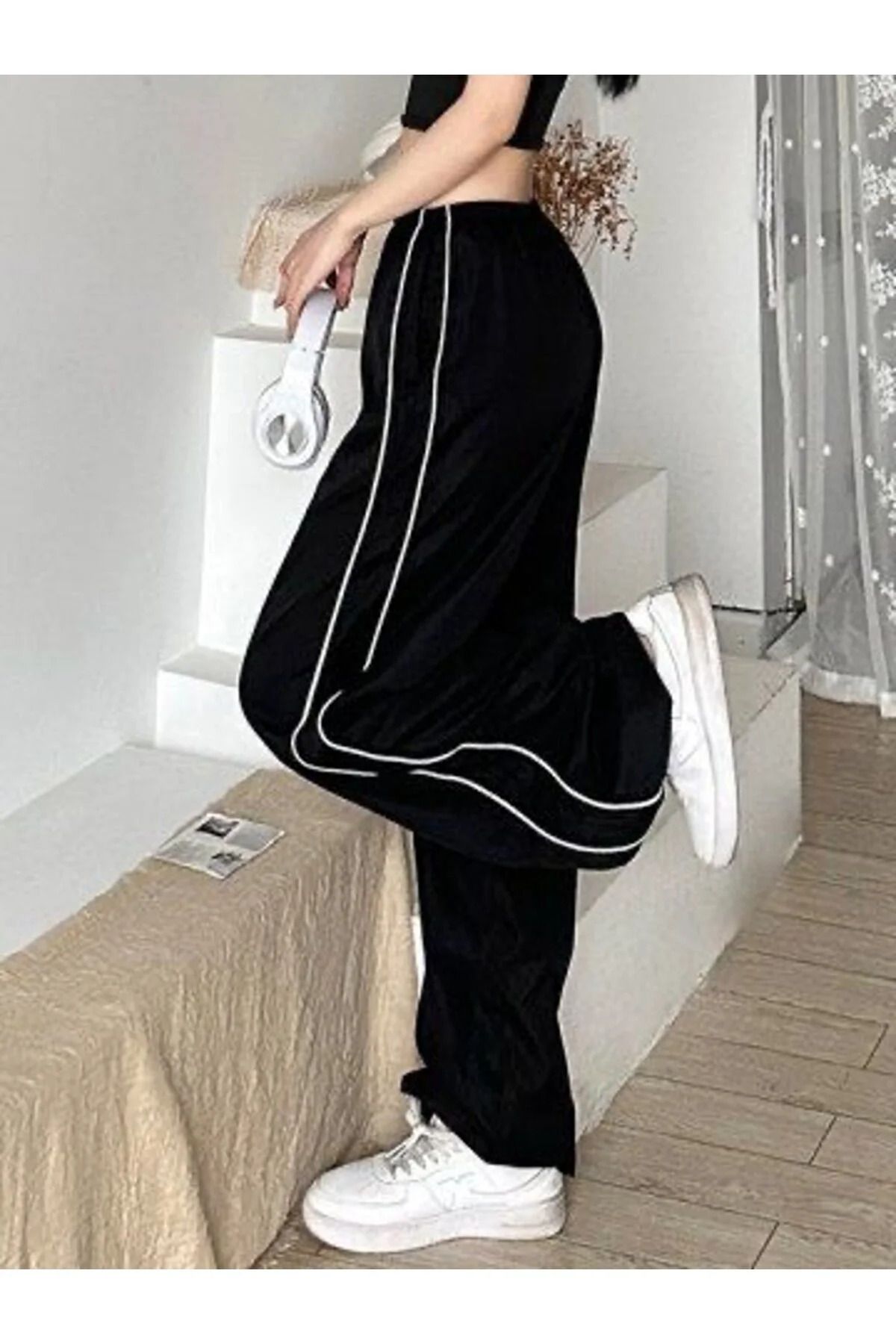 Siyah Beli Lastikli Şeritli Paraşüt Baggy Pantolon