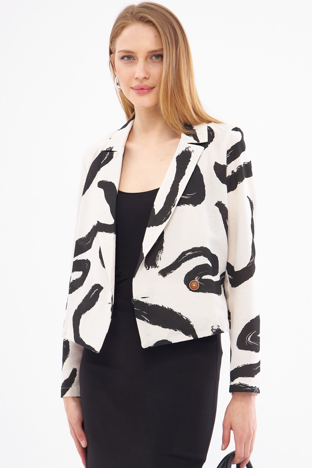 Kadın Siyah Kruvaze Yaka Desenli Crop Ceket ARM-24Y001058 Kadın Siyah Kruvaze Yaka Desenli Crop Ceket ARM-24Y001058