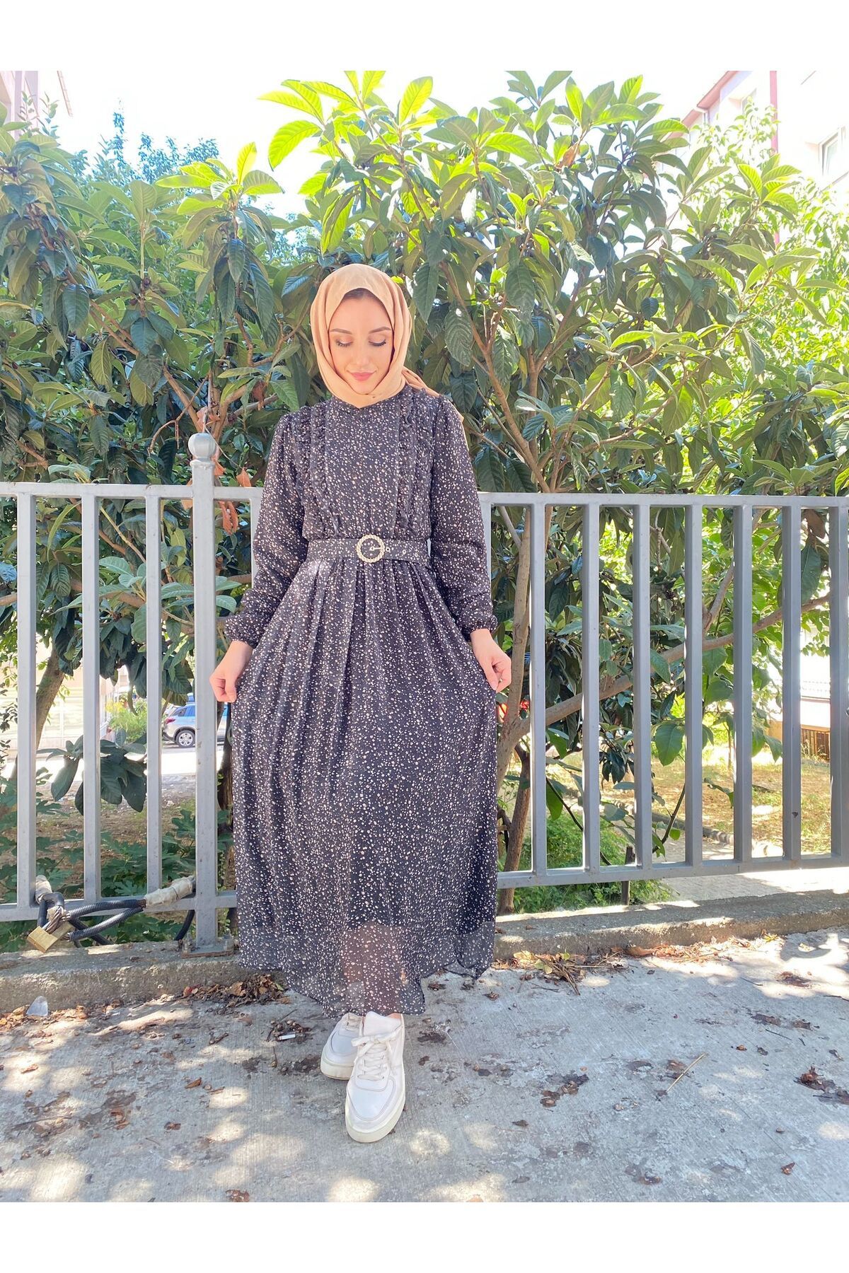 Kemerli Çiçekli Fırfırlı Tesettür Elbise Kemerli Çiçekli Fırfırlı Tesettür Elbise