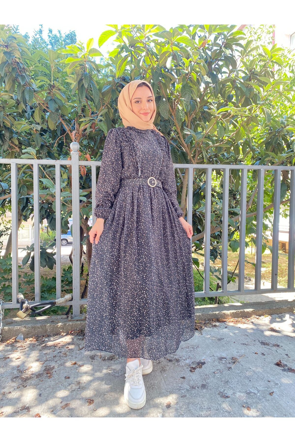Kemerli Çiçekli Fırfırlı Tesettür Elbise Kemerli Çiçekli Fırfırlı Tesettür Elbise
