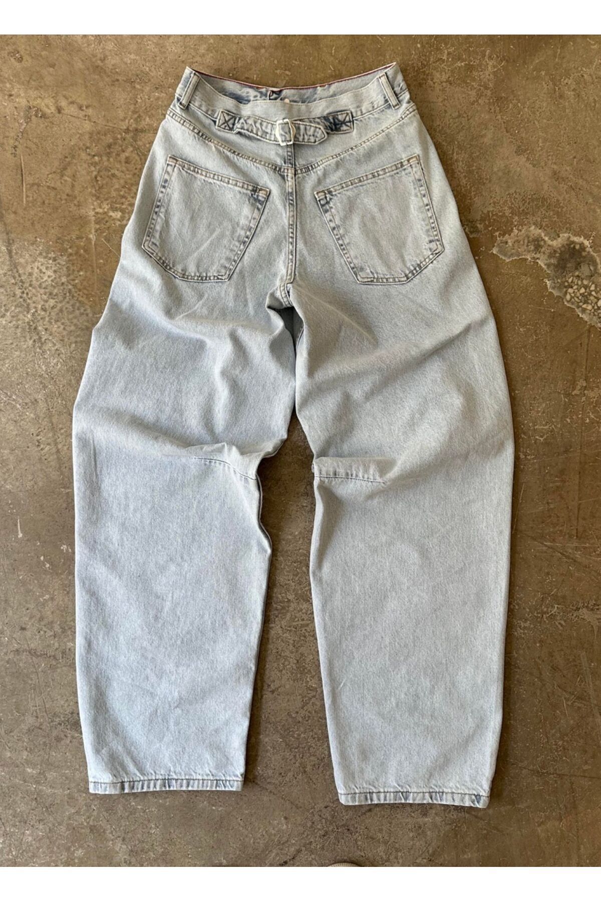Karyıkama Toka Detaylı Bol Kesim Geniş Paça Rahat Baggy Jean Kot Salaş Kadın Pantolon Karyıkama Toka Detaylı Bol Kesim Geniş Paça Rahat Baggy Jean Kot Salaş Kadın Pantolon