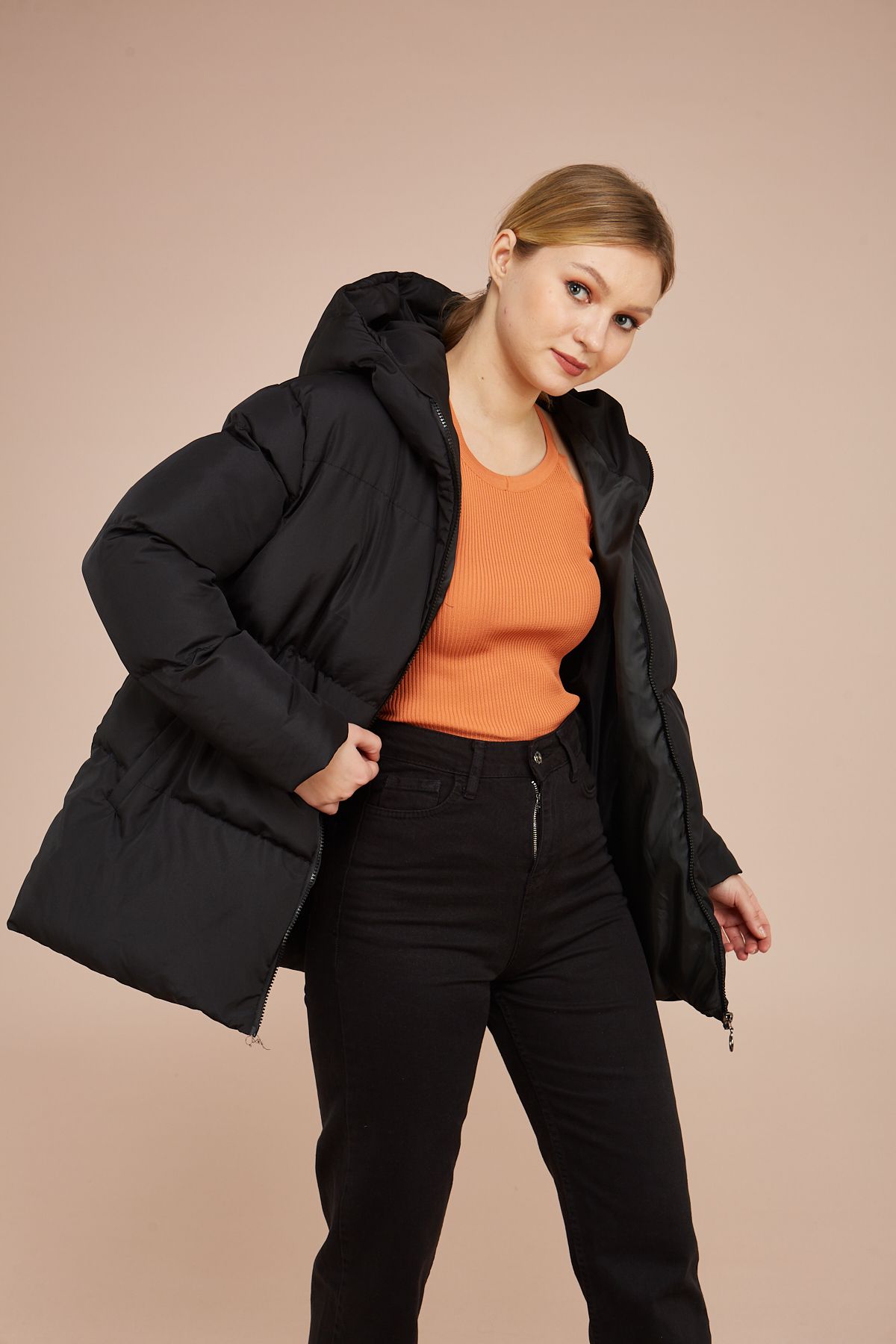 Kadın Siyah Kapüşonlu Şişme Mont Kadın Siyah Kapüşonlu Şişme Mont