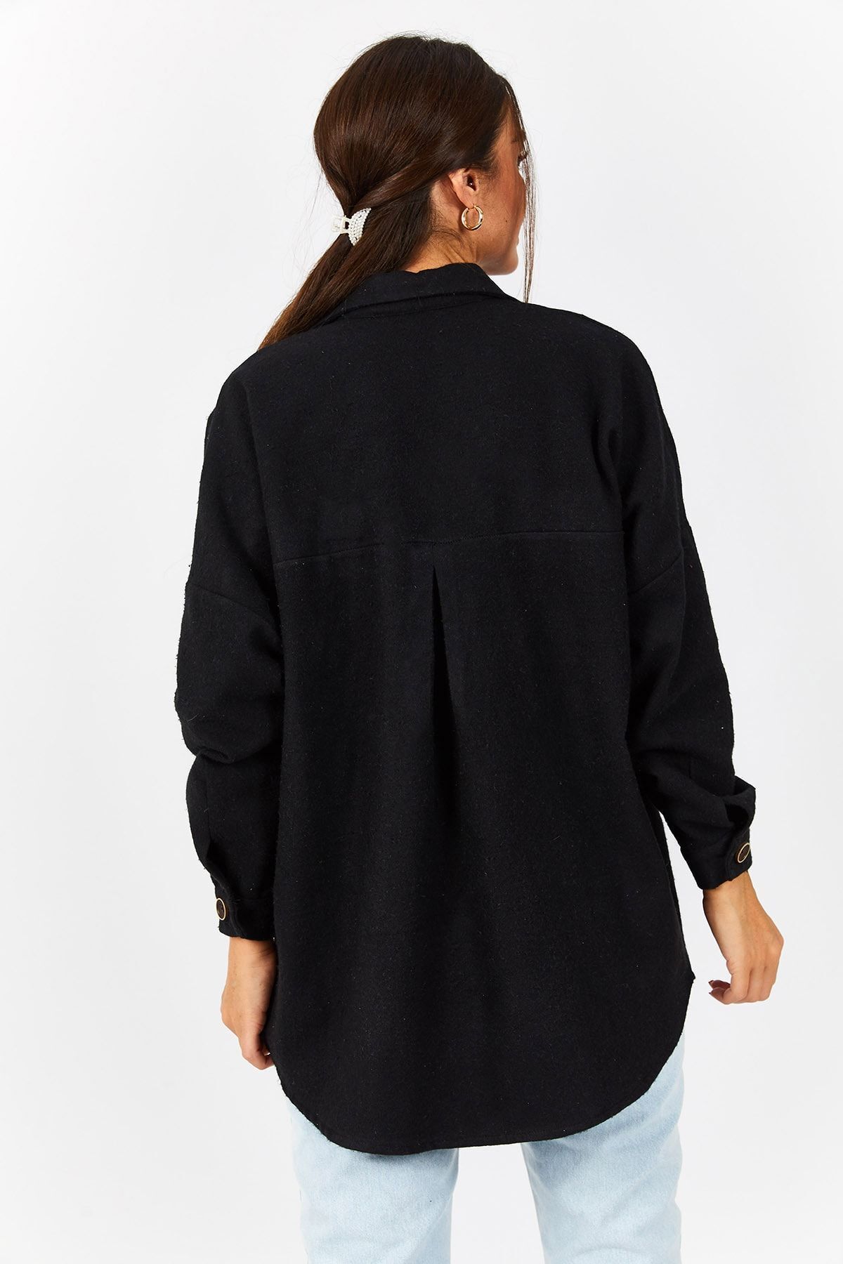 Kadın Siyah Oversize Kaşe Cepli Gömlek Arm-22Y001156 Kadın Siyah Oversize Kaşe Cepli Gömlek Arm-22Y001156