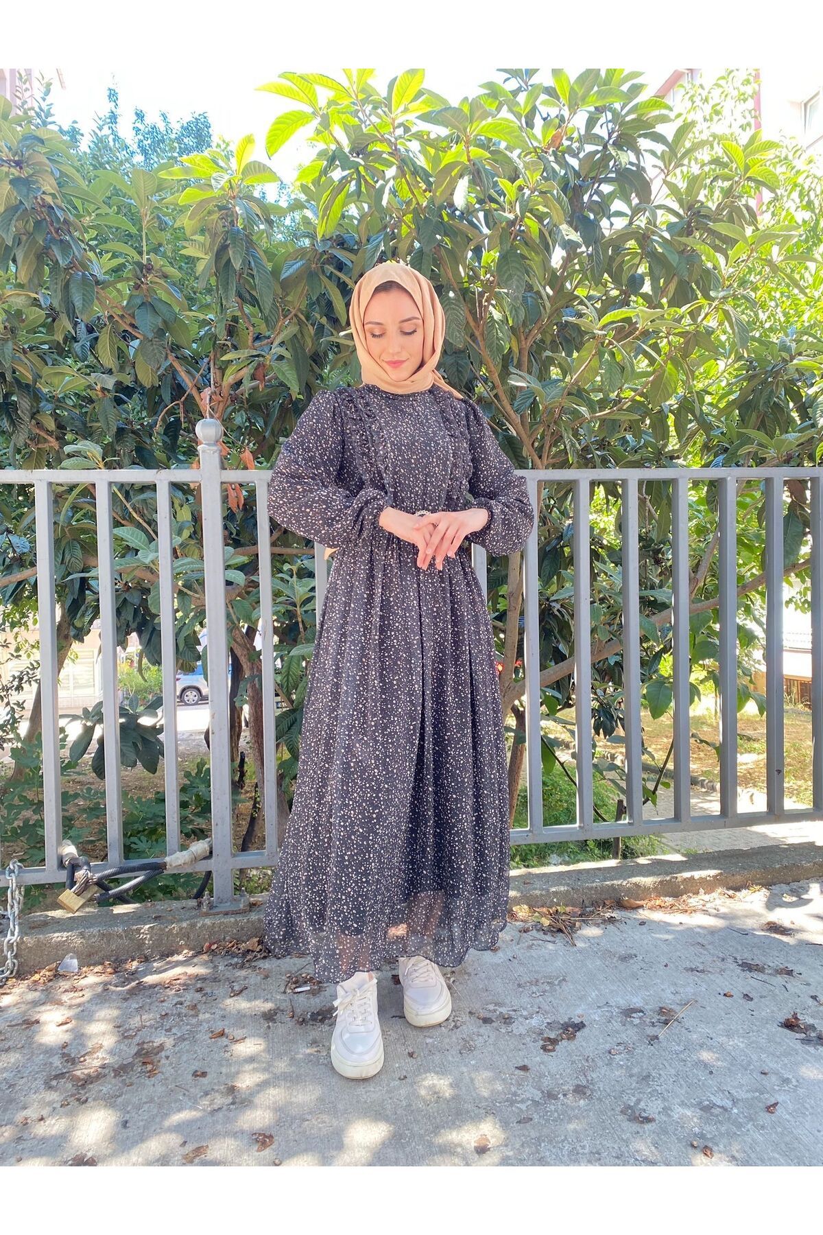 Kemerli Çiçekli Fırfırlı Tesettür Elbise Kemerli Çiçekli Fırfırlı Tesettür Elbise
