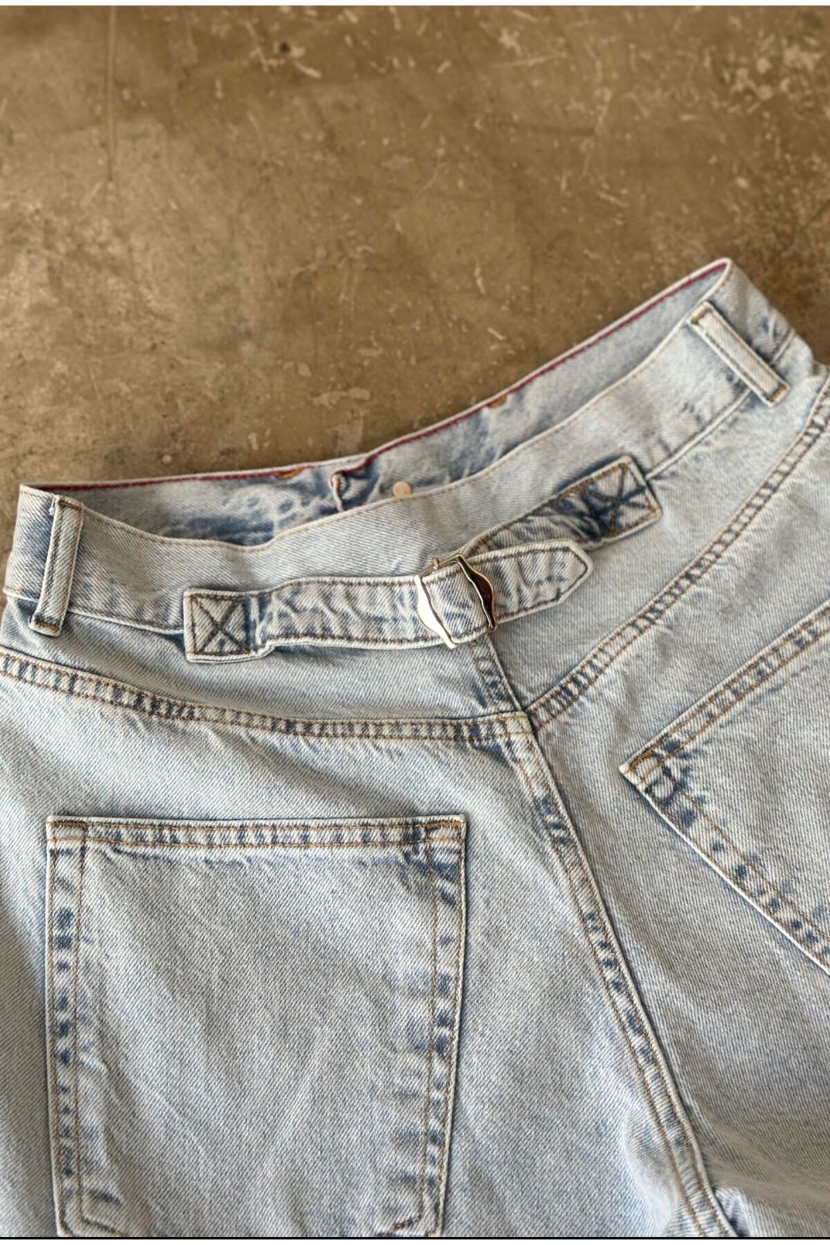Karyıkama Toka Detaylı Bol Kesim Geniş Paça Rahat Baggy Jean Kot Salaş Kadın Pantolon Karyıkama Toka Detaylı Bol Kesim Geniş Paça Rahat Baggy Jean Kot Salaş Kadın Pantolon