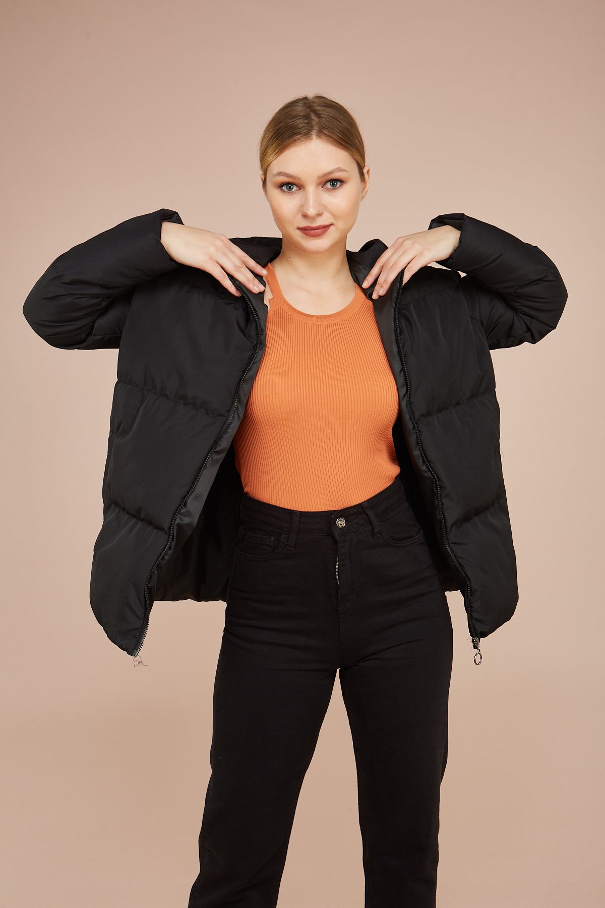 Kadın Siyah Kapüşonlu Şişme Mont Kadın Siyah Kapüşonlu Şişme Mont