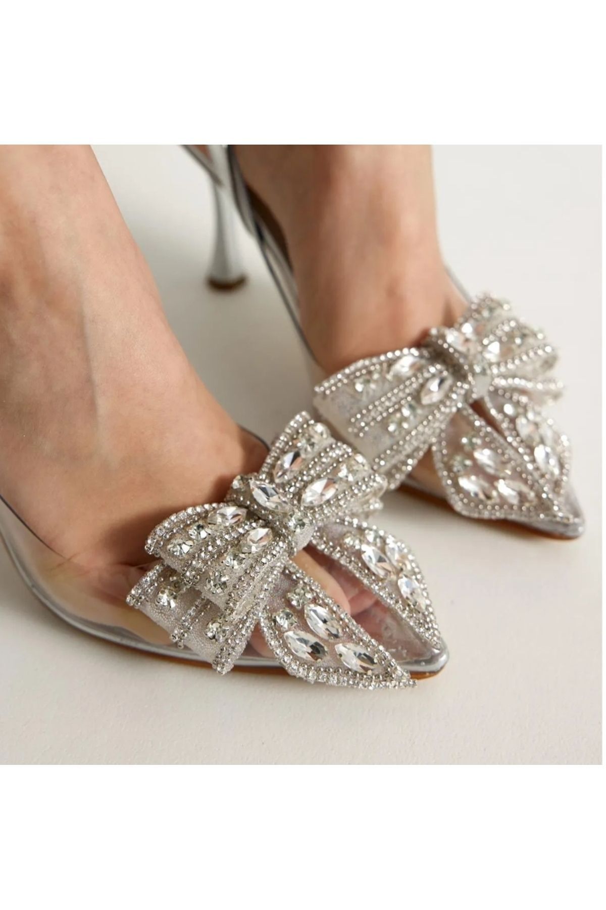 Kadın prenses gümüş taşlı fiyonklu stiletto, Galvaniz topuklu Sivri burunlu sandalet ayakkabı Kadın prenses gümüş taşlı fiyonklu stiletto, Galvaniz topuklu Sivri burunlu sandalet ayakkabı