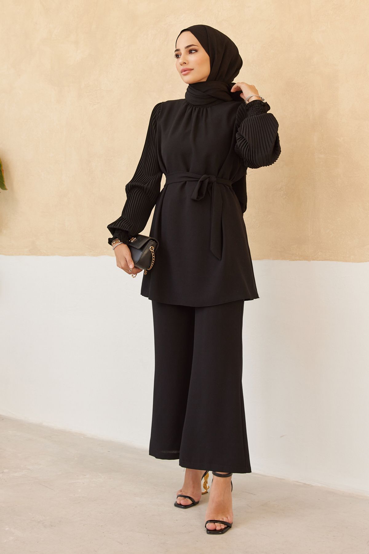 Kolları Piliseli Pantolon Tunik Takım - Siyah