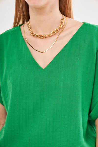 Kadın Yeşil V Yaka Yanları Yırtmaçlı Arkası Uzun Duble Kol Detaylı Oversize Bluz ARM-24Y001074 Kadın Yeşil V Yaka Yanları Yırtmaçlı Arkası Uzun Duble Kol Detaylı Oversize Bluz ARM-24Y001074