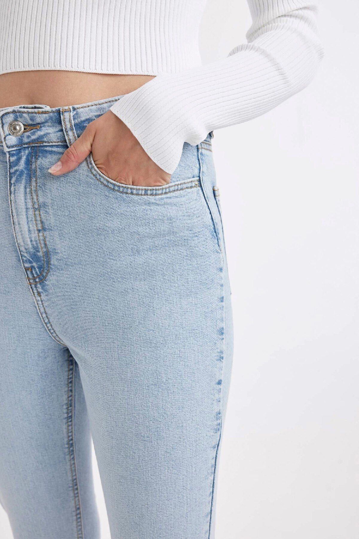 Mary Düz Paça Yüksek Bel Paça Ucu Kesik Bilek Boy Jean Yıkamalı Pantolon C7365AX24AU Mary Düz Paça Yüksek Bel Paça Ucu Kesik Bilek Boy Jean Yıkamalı Pantolon C7365AX24AU