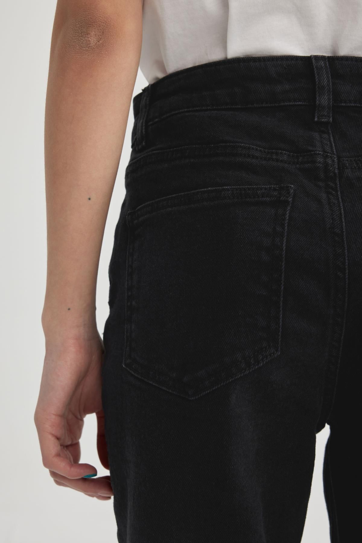 Lina Comfort Mom Fit Yüksek Rahat Kalıp Hafif Dar Paça Bilek Boy Jean Pantolon B7037ax24sp Lina Comfort Mom Fit Yüksek Rahat Kalıp Hafif Dar Paça Bilek Boy Jean Pantolon B7037ax24sp