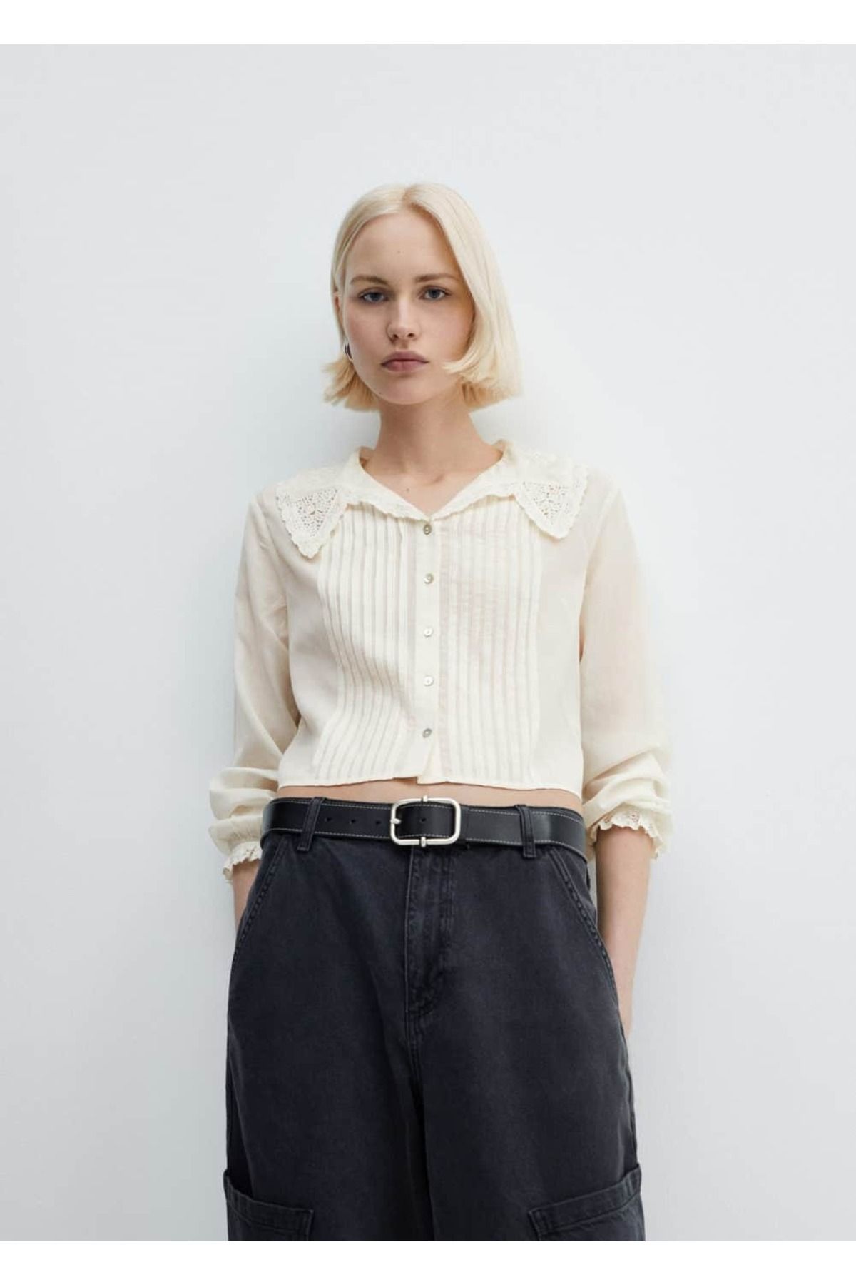 Yakası işlemeli gömlek