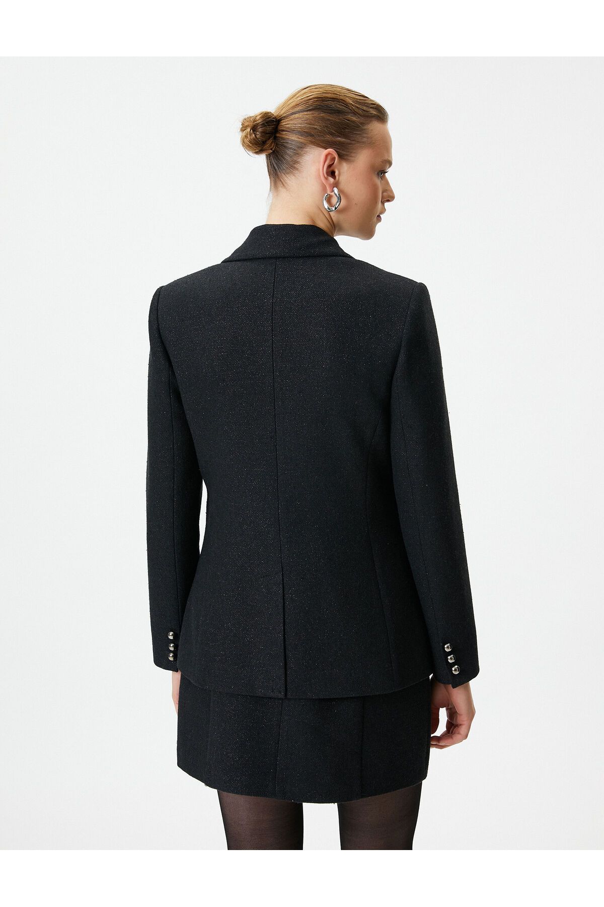 Tuba Ünsal X Koton - Simli Tek Düğmeli Blazer Ceket Tuba Ünsal X Koton - Simli Tek Düğmeli Blazer Ceket