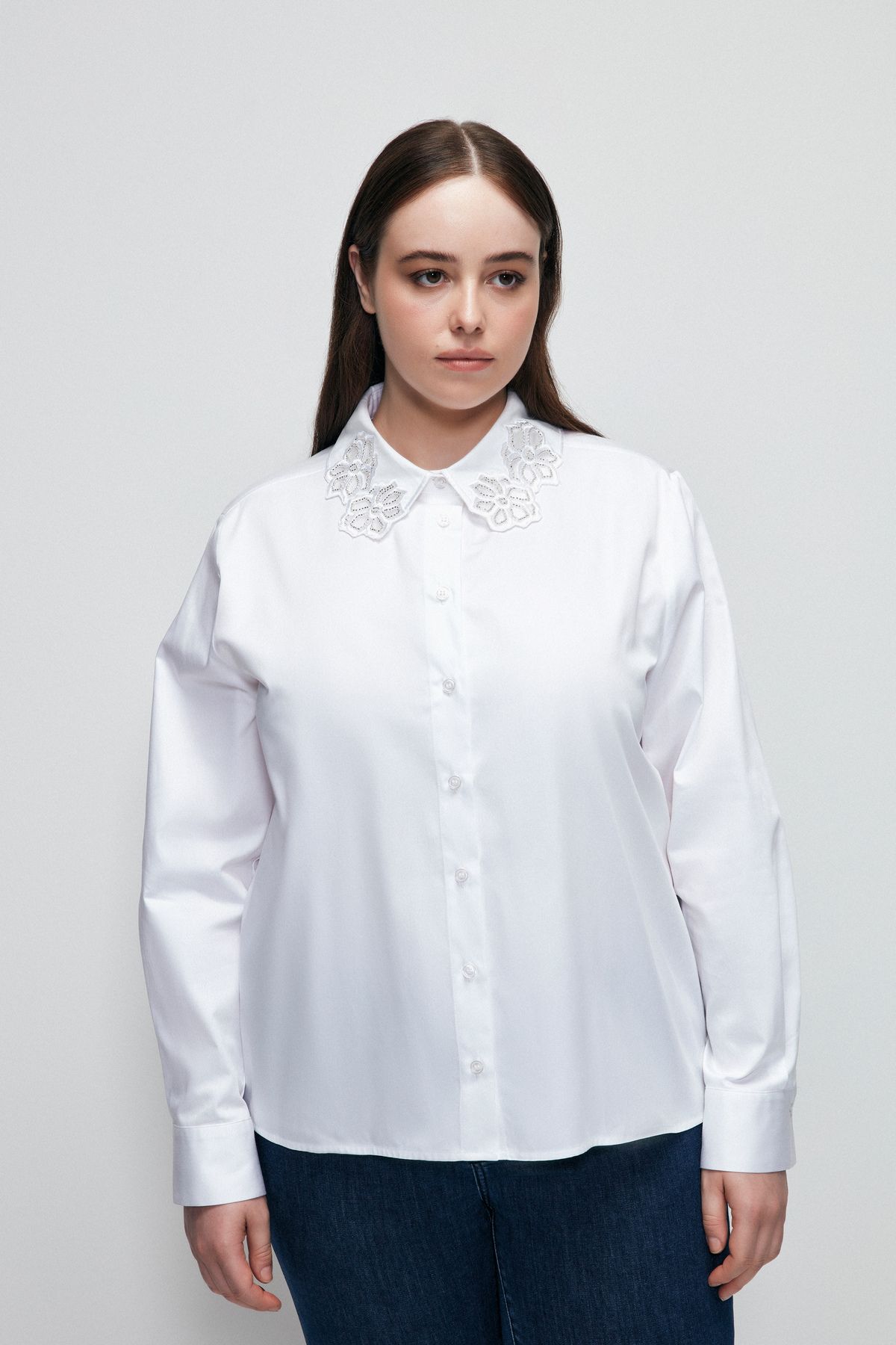 Yakası Nakışlı Gömlek Yakası Nakışlı Gömlek