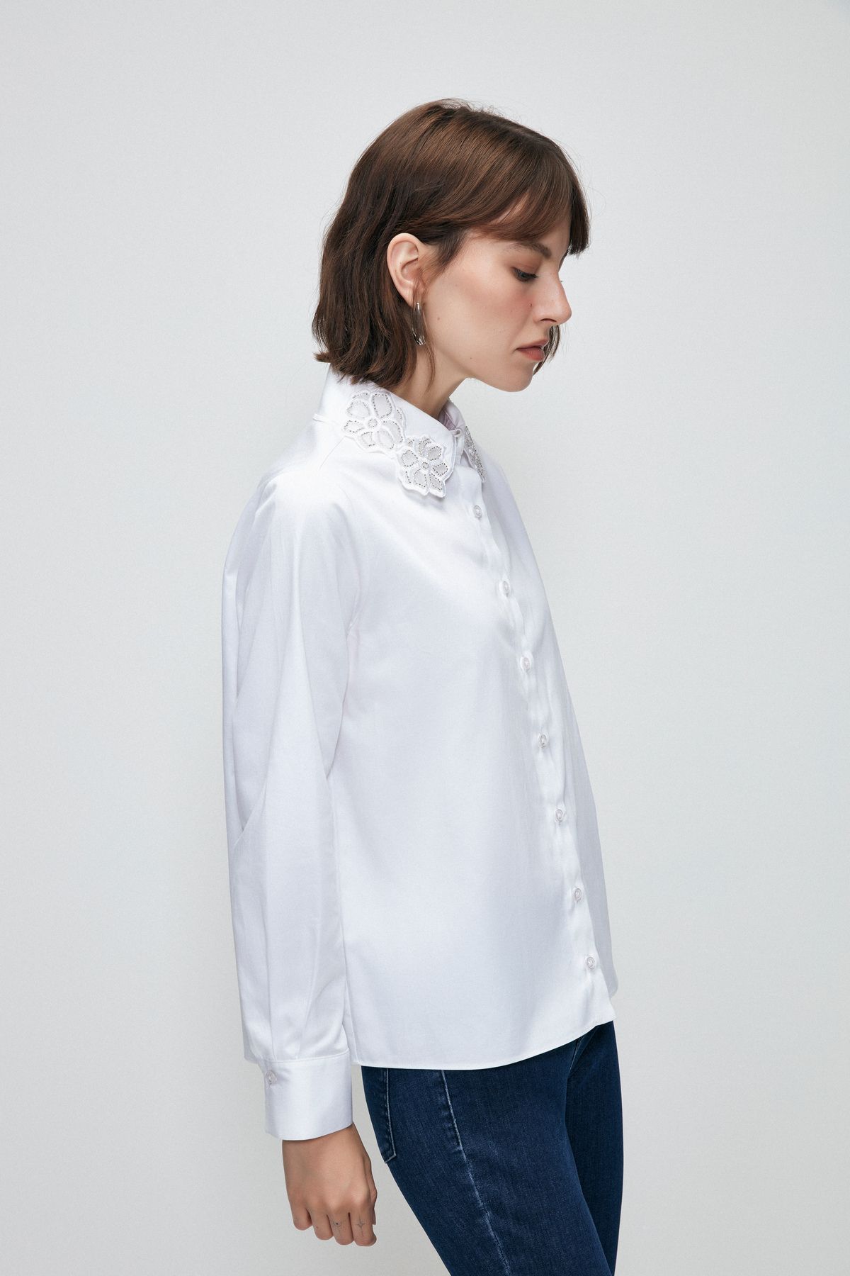 Yakası Nakışlı Gömlek Yakası Nakışlı Gömlek