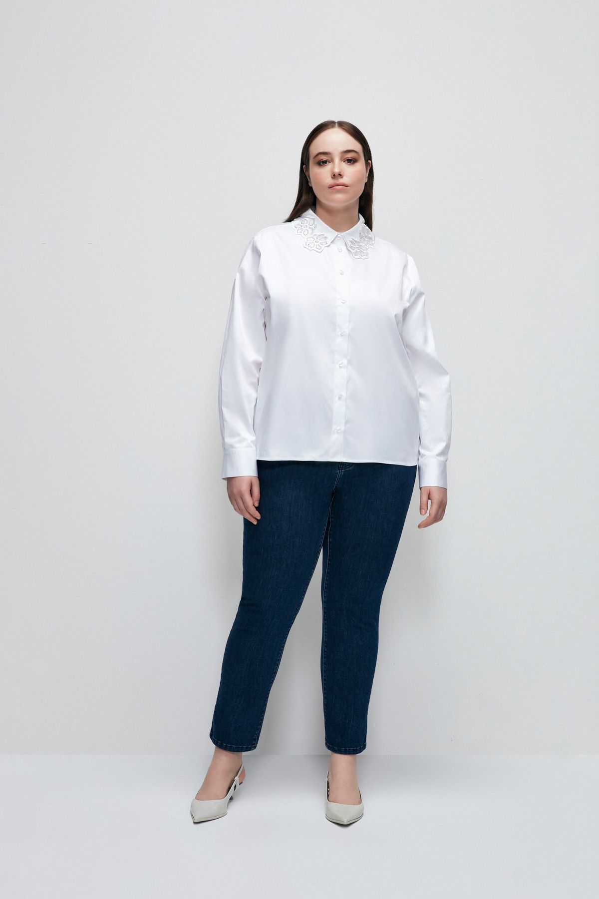 Yakası Nakışlı Gömlek Yakası Nakışlı Gömlek