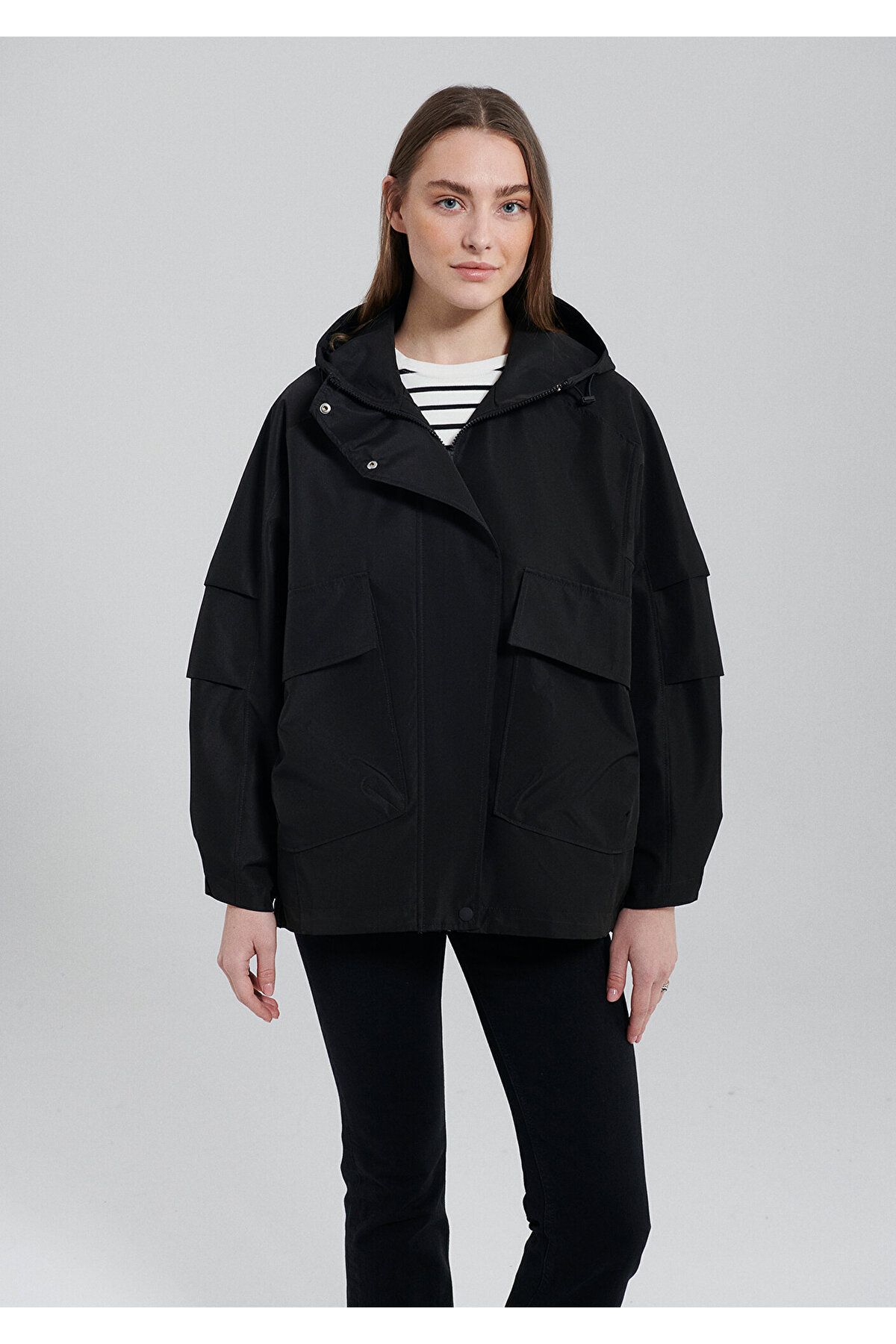 Kapüşonlu Siyah Ceket Oversize / Geniş Kesim 1110329-900 Kapüşonlu Siyah Ceket Oversize / Geniş Kesim 1110329-900