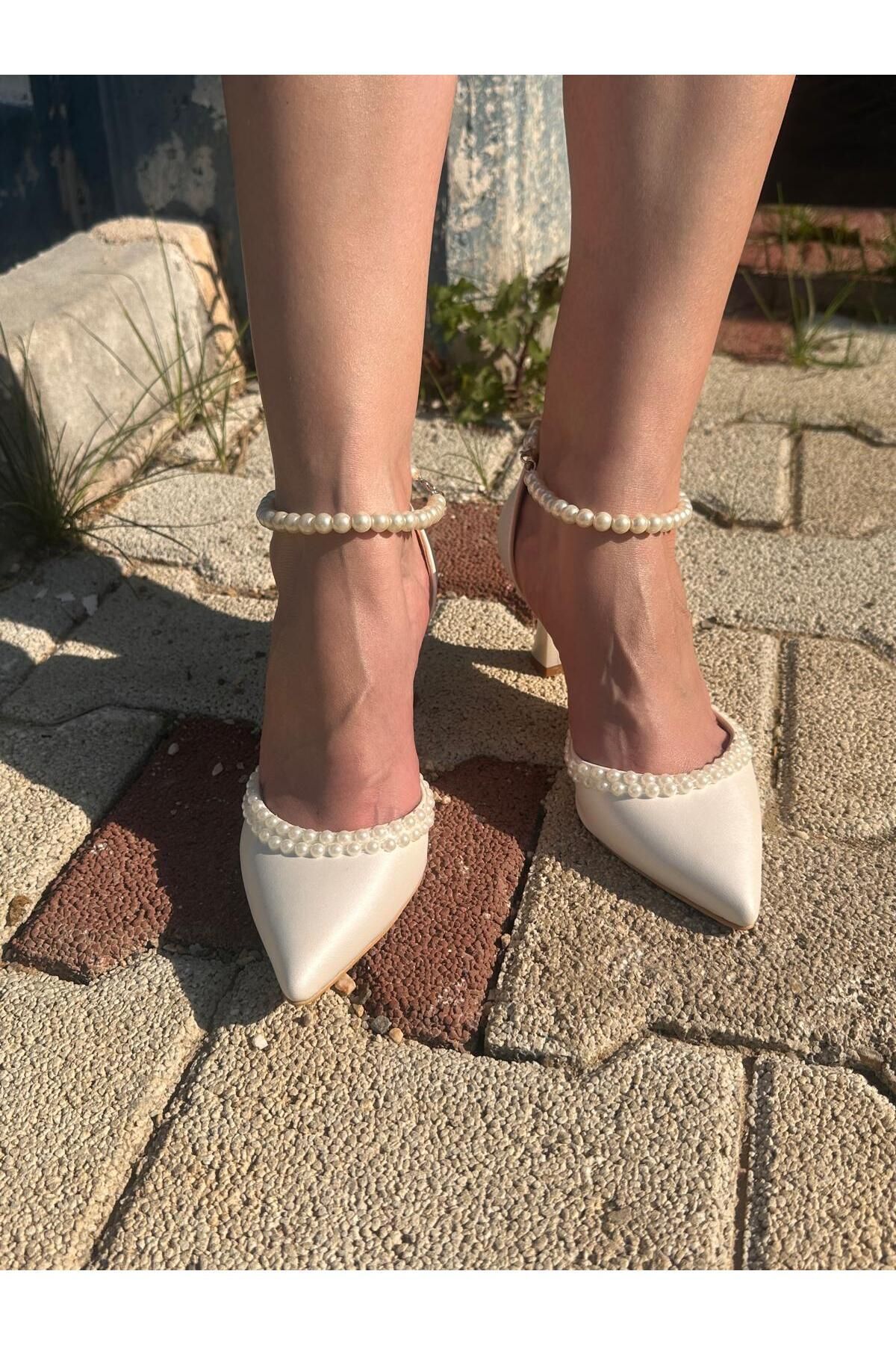 KADIN SEDEF KIRIK BEYAZ RAHAT 7 CM KADEH TOPUKLU İNCİLİ İNCİ İŞLEMELİ STİLETTO GELİN AYAKKABISI KADIN SEDEF KIRIK BEYAZ RAHAT 7 CM KADEH TOPUKLU İNCİLİ İNCİ İŞLEMELİ STİLETTO GELİN AYAKKABISI