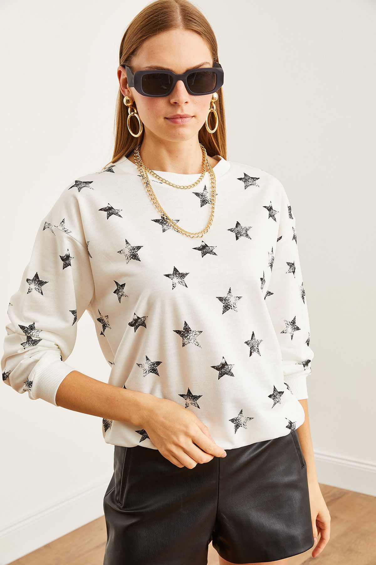 Kadın Varak Beyaz Basic Yumuşak Dokulu Salaş Sweatshirt SWT-19000457 Kadın Varak Beyaz Basic Yumuşak Dokulu Salaş Sweatshirt SWT-19000457