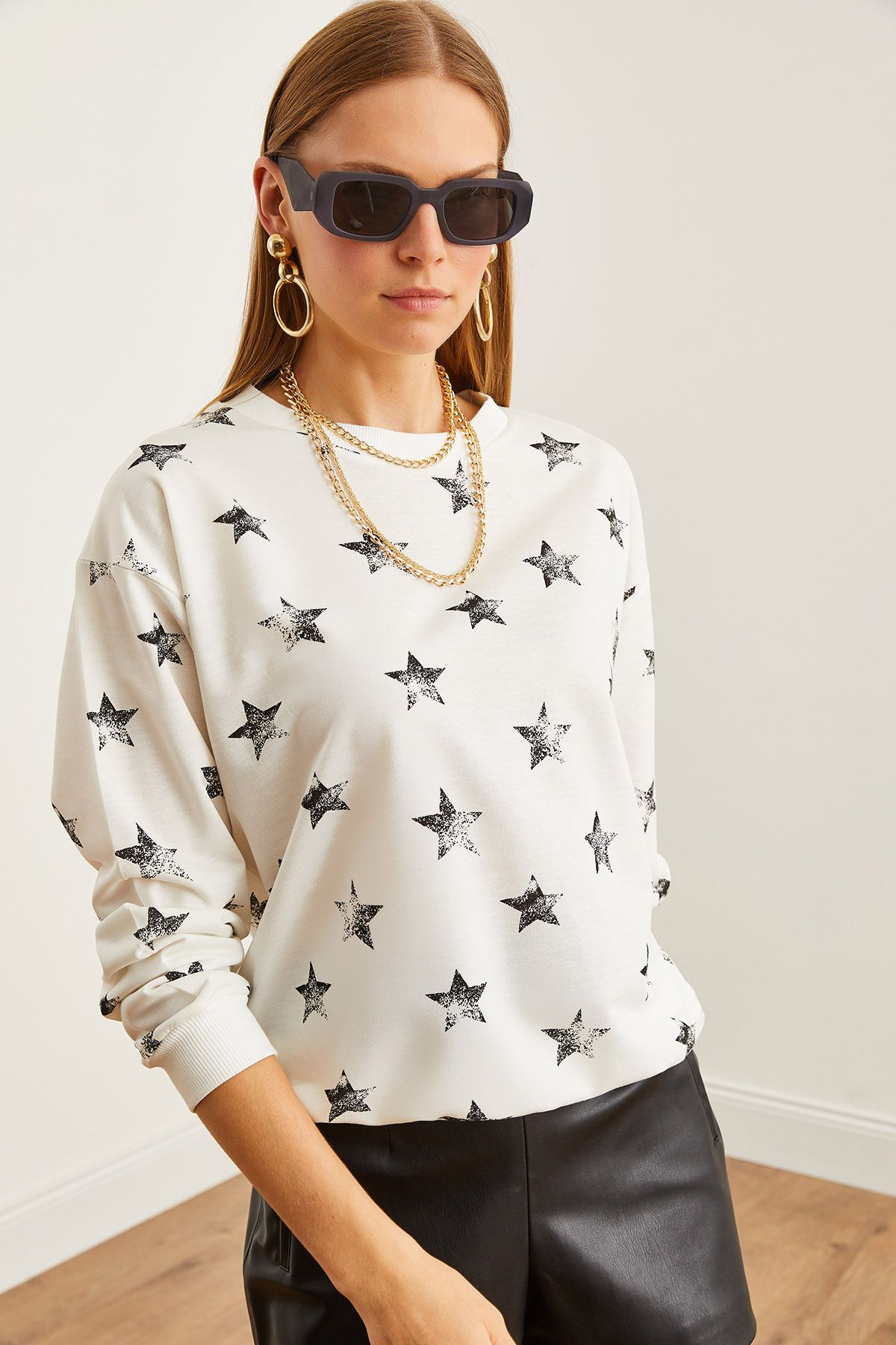 Kadın Varak Beyaz Basic Yumuşak Dokulu Salaş Sweatshirt SWT-19000457 Kadın Varak Beyaz Basic Yumuşak Dokulu Salaş Sweatshirt SWT-19000457