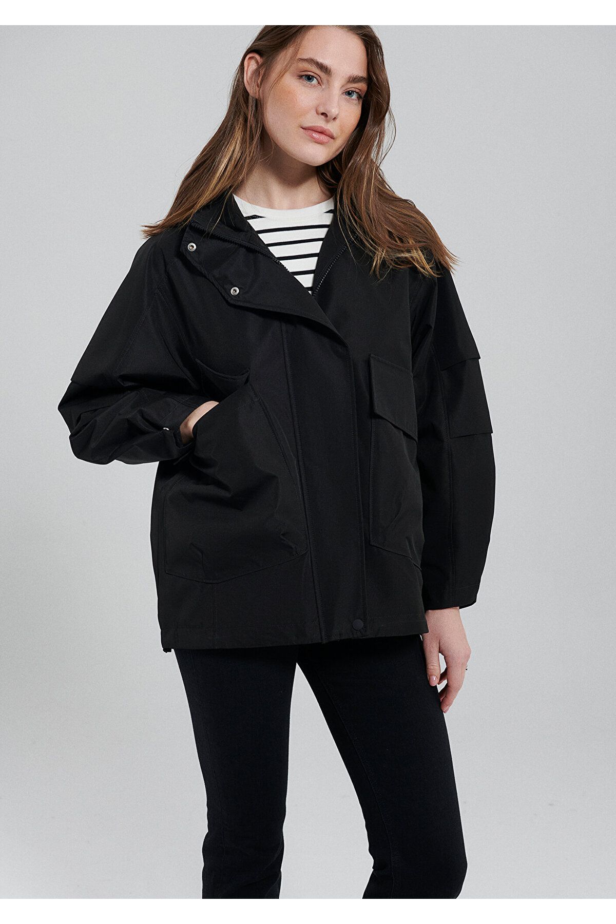 Kapüşonlu Siyah Ceket Oversize / Geniş Kesim 1110329-900 Kapüşonlu Siyah Ceket Oversize / Geniş Kesim 1110329-900
