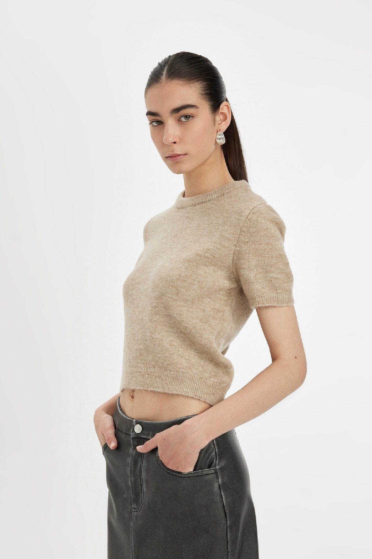 Regular Fit Bisiklet Yaka Premium Basic Düz Kısa Kollu Kazak C9049ax24wn Regular Fit Bisiklet Yaka Premium Basic Düz Kısa Kollu Kazak C9049ax24wn