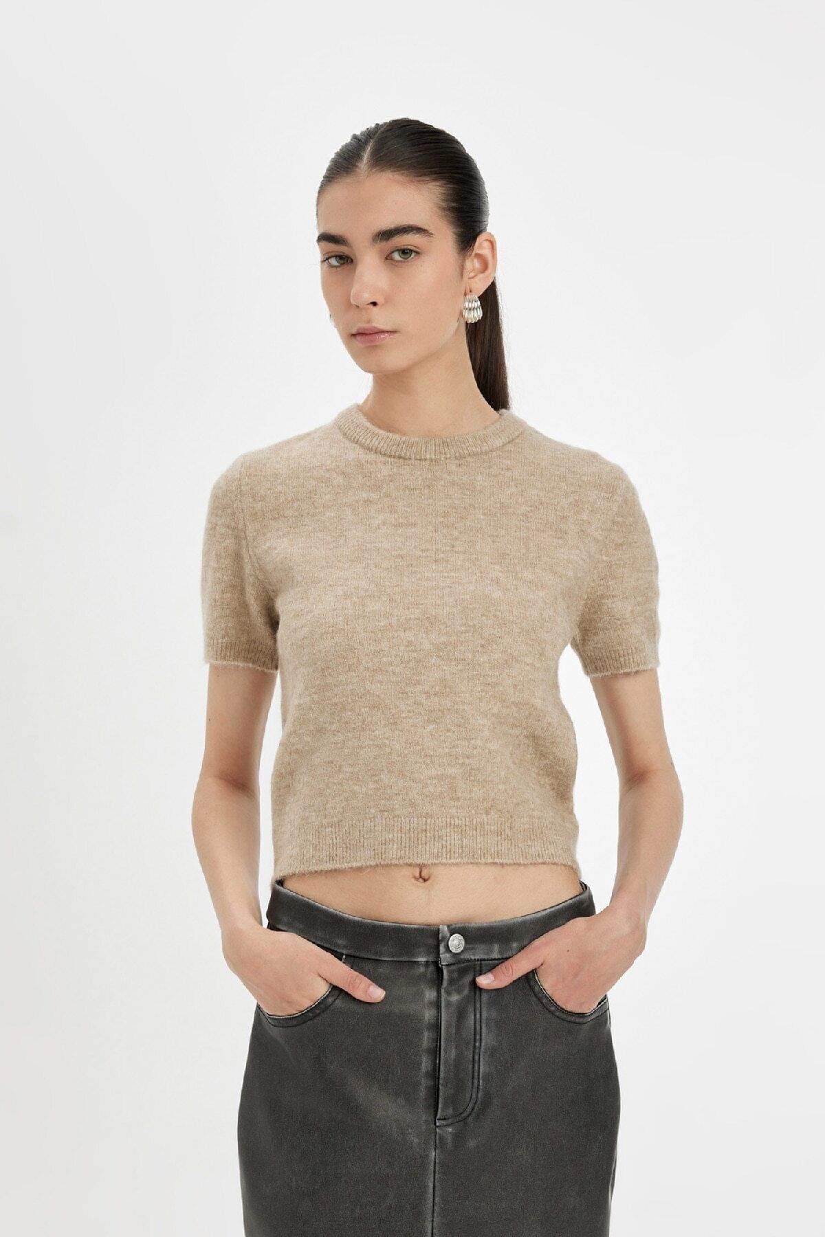 Regular Fit Bisiklet Yaka Premium Basic Düz Kısa Kollu Kazak C9049ax24wn Regular Fit Bisiklet Yaka Premium Basic Düz Kısa Kollu Kazak C9049ax24wn