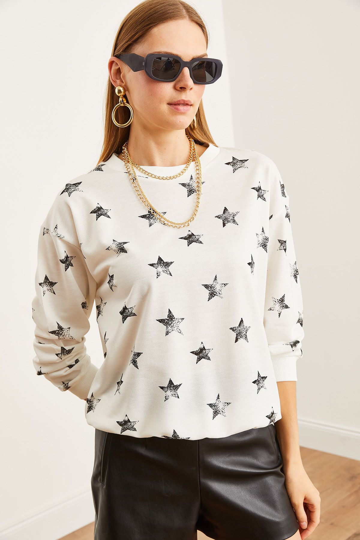 Kadın Varak Beyaz Basic Yumuşak Dokulu Salaş Sweatshirt SWT-19000457 Kadın Varak Beyaz Basic Yumuşak Dokulu Salaş Sweatshirt SWT-19000457