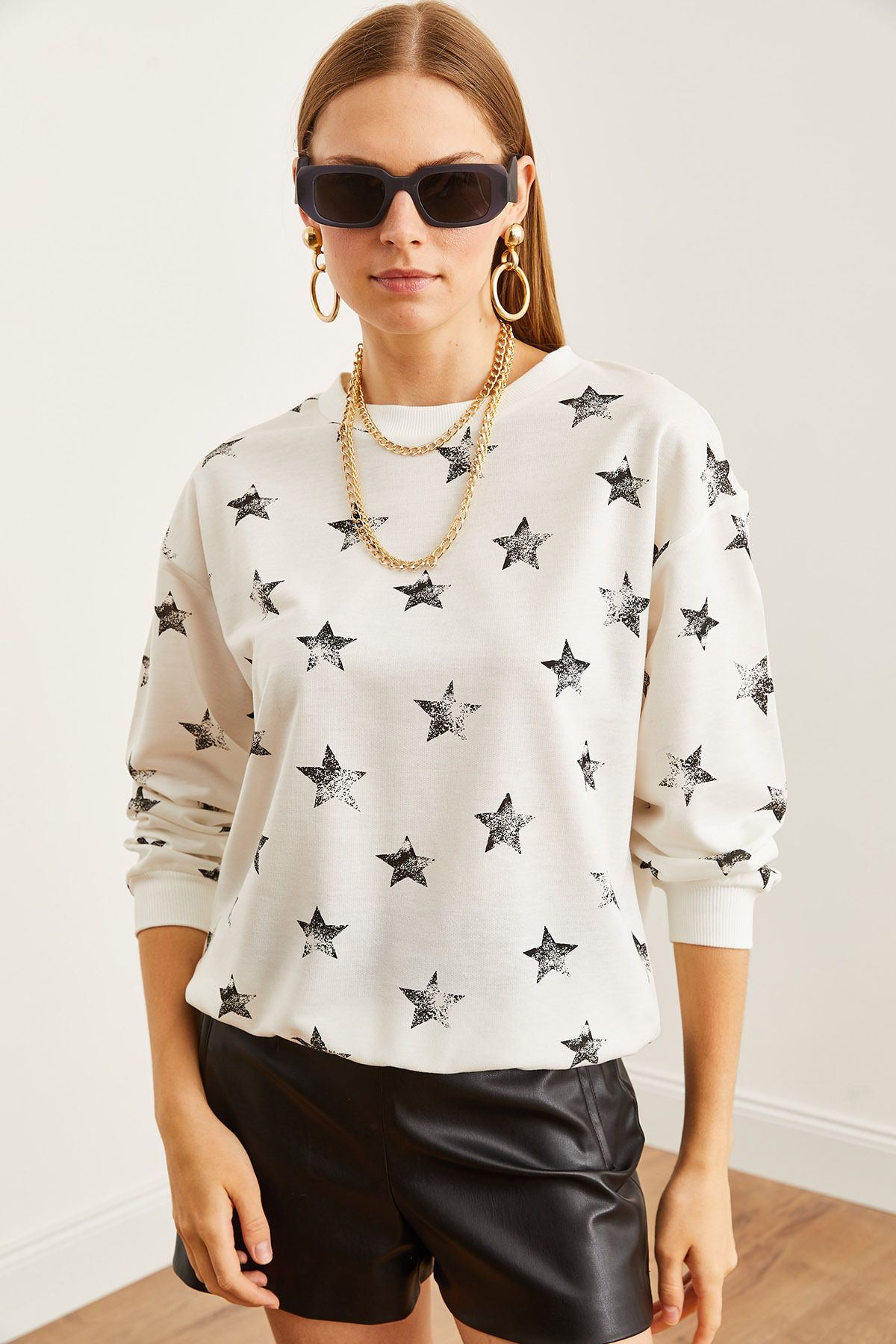 Kadın Varak Beyaz Basic Yumuşak Dokulu Salaş Sweatshirt SWT-19000457 Kadın Varak Beyaz Basic Yumuşak Dokulu Salaş Sweatshirt SWT-19000457