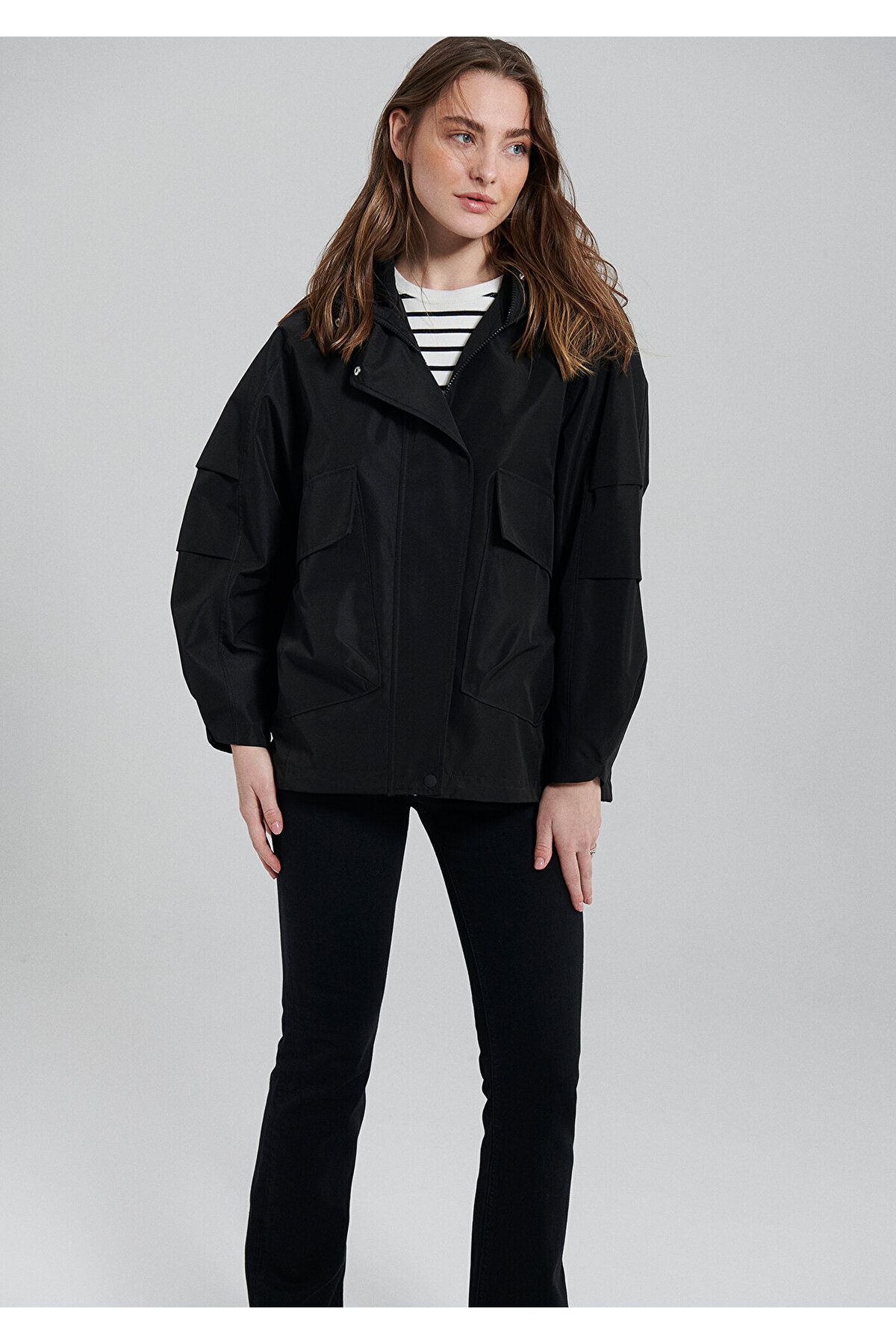 Kapüşonlu Siyah Ceket Oversize / Geniş Kesim 1110329-900 Kapüşonlu Siyah Ceket Oversize / Geniş Kesim 1110329-900