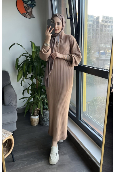 Oversize Bol Kesim Fermuar Yaka Fitilli Triko Tesettür Elbise Oversize Bol Kesim Fermuar Yaka Fitilli Triko Tesettür Elbise