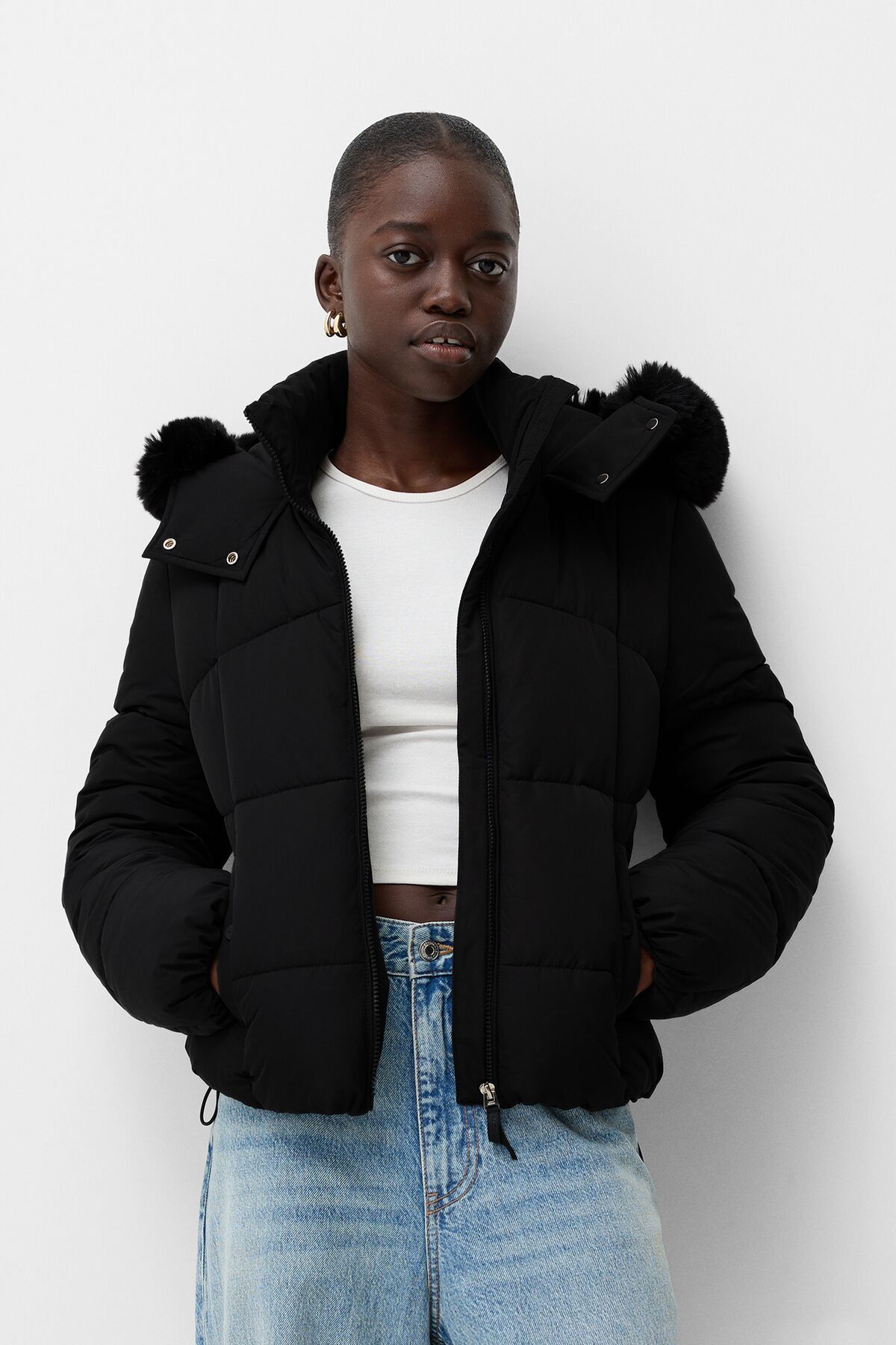 Suni kürk kapüşonlu şişme mont Suni kürk kapüşonlu şişme mont