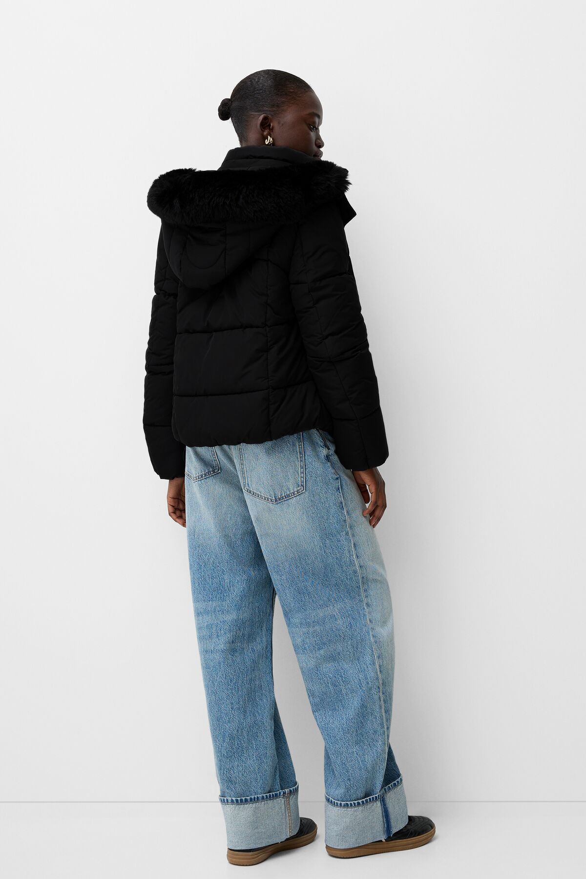 Suni kürk kapüşonlu şişme mont Suni kürk kapüşonlu şişme mont