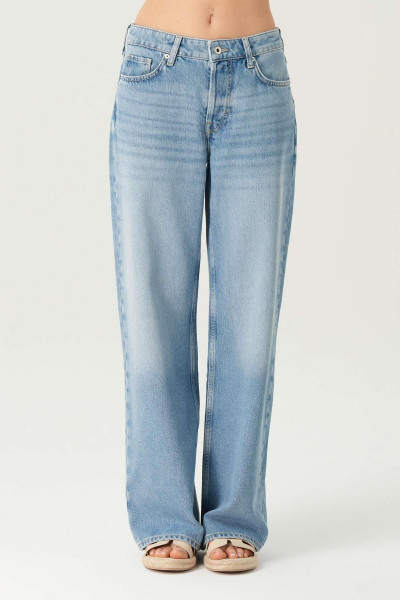 Weslie Açık Mavi Normal Bel Patı Düğmeli Wideleg Jean Pantolon C 4530-207 Weslie Açık Mavi Normal Bel Patı Düğmeli Wideleg Jean Pantolon C 4530-207