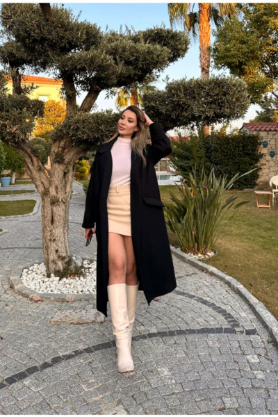 Kadın Siyah Cep Detaylı Düğmeli Kaşe Kumaş Kaban Kadın Siyah Cep Detaylı Düğmeli Kaşe Kumaş Kaban
